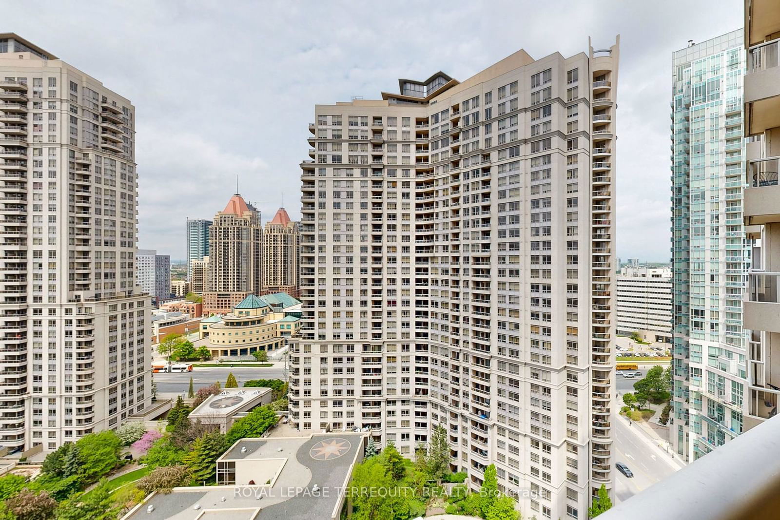 3880 Duke Of York Blvd, unit 2001 for sale - image #25