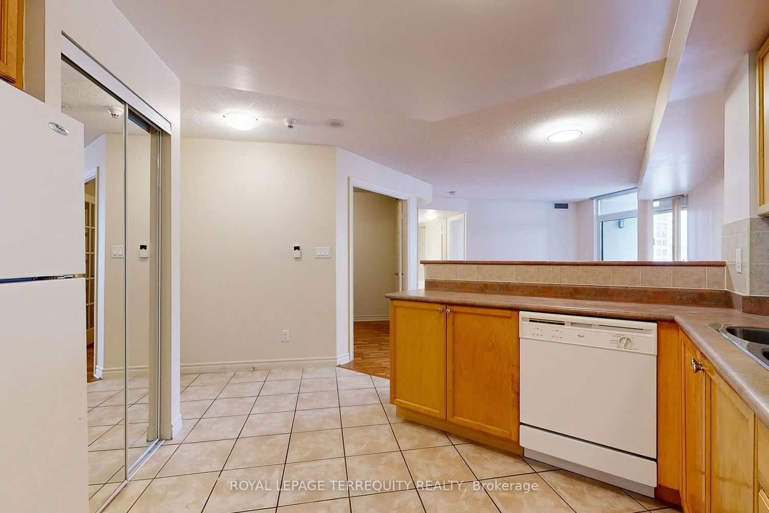 3880 Duke Of York Blvd, unit 2001 for sale - image #9