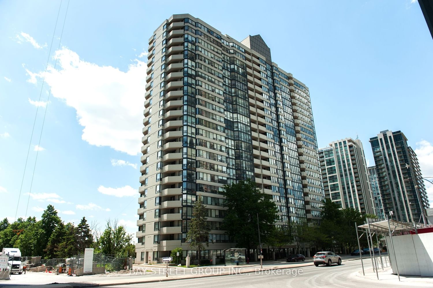 330 Rathburn Rd W, unit 601 for sale - image #1