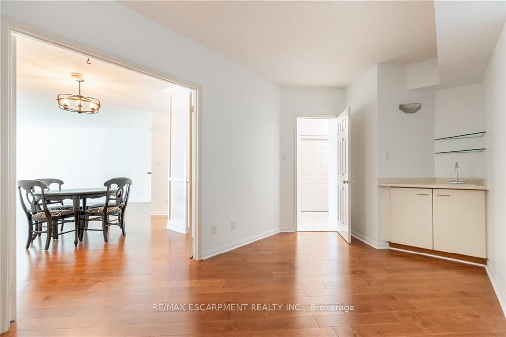 415 Locust St, unit 303 for sale - image #16