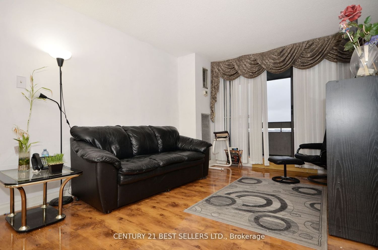 25 Kensington Rd, unit 1407 for sale - image #9