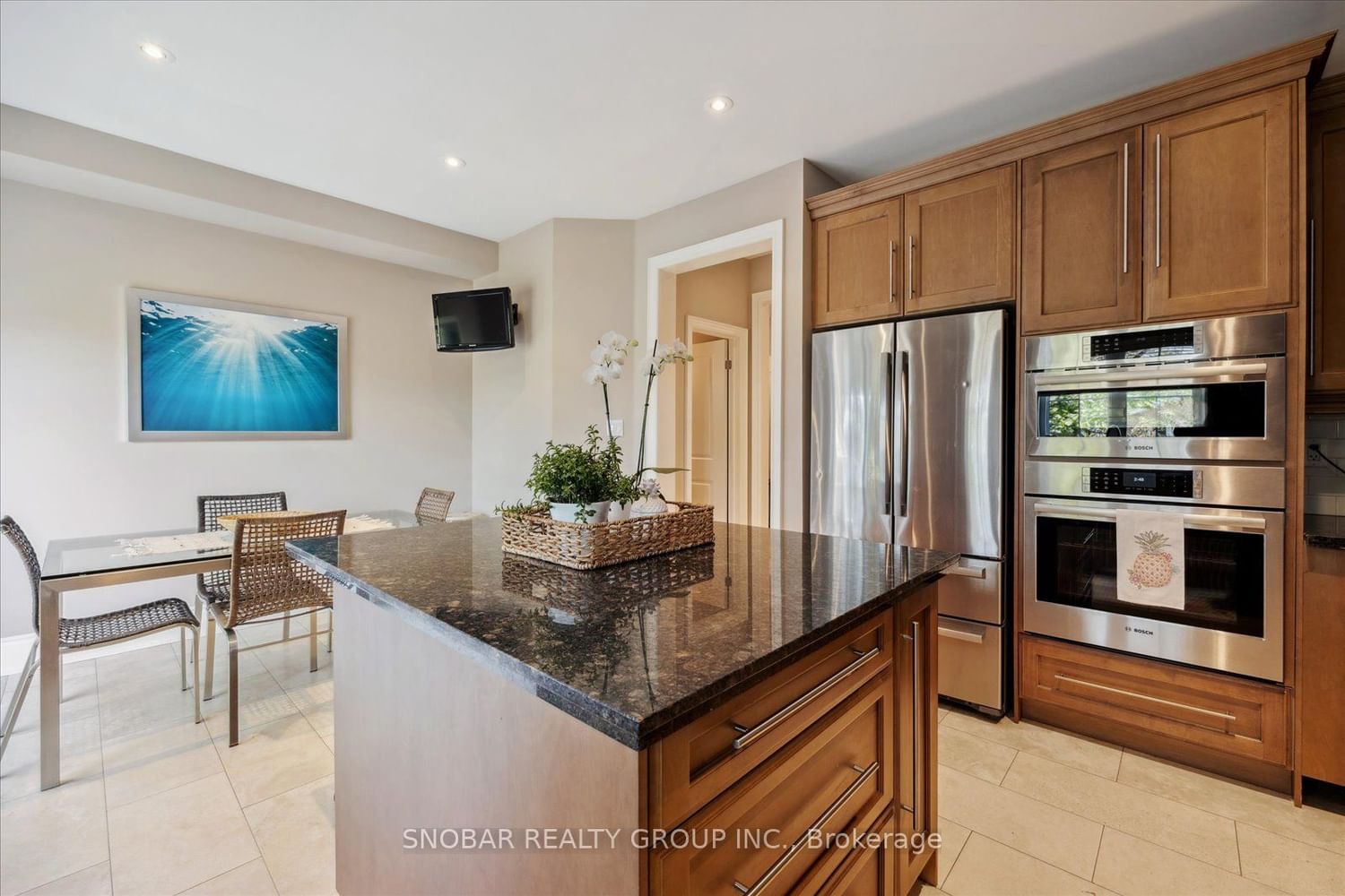 208 La Rose Ave, unit 15 for sale - image #13