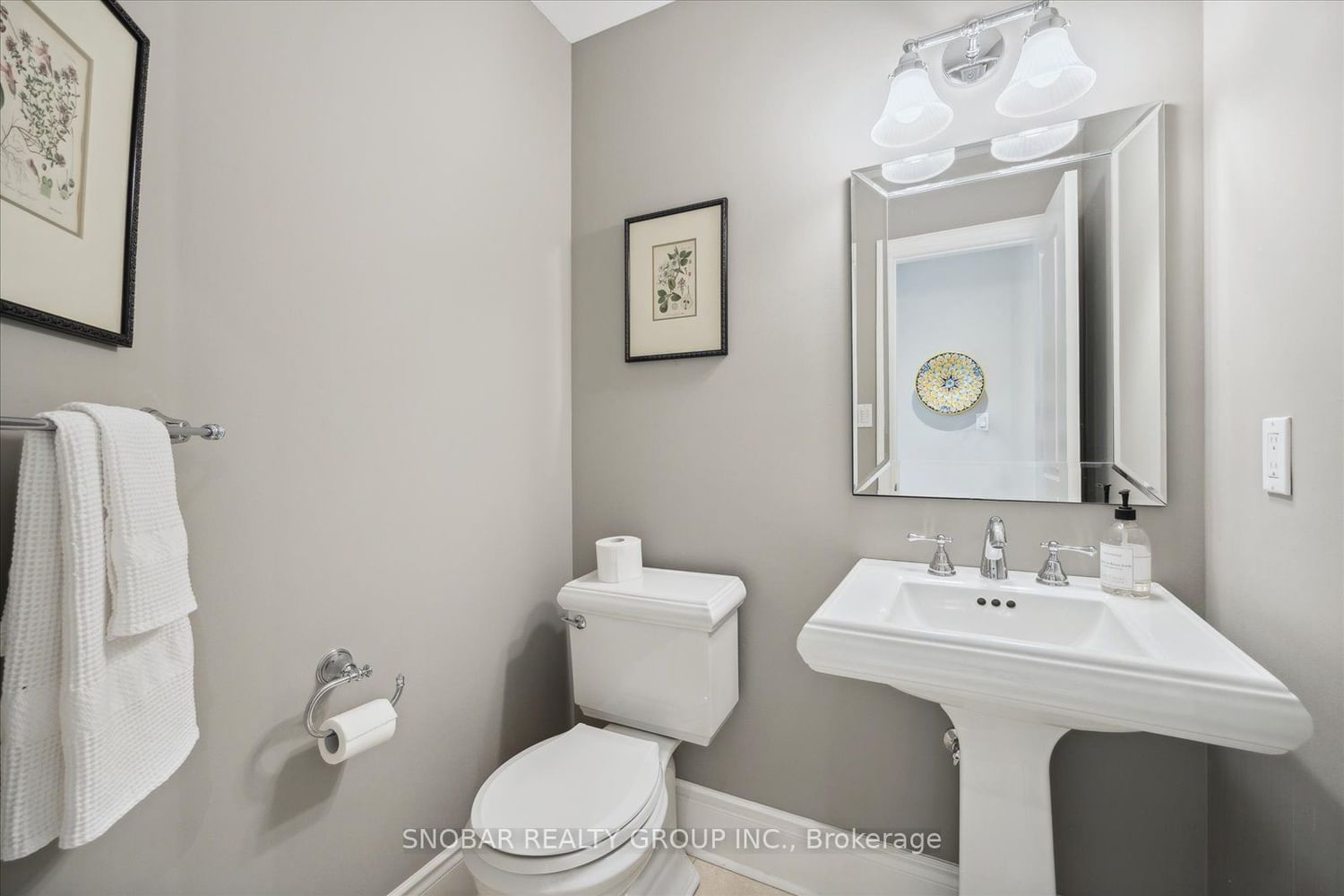 208 La Rose Ave, unit 15 for sale - image #24