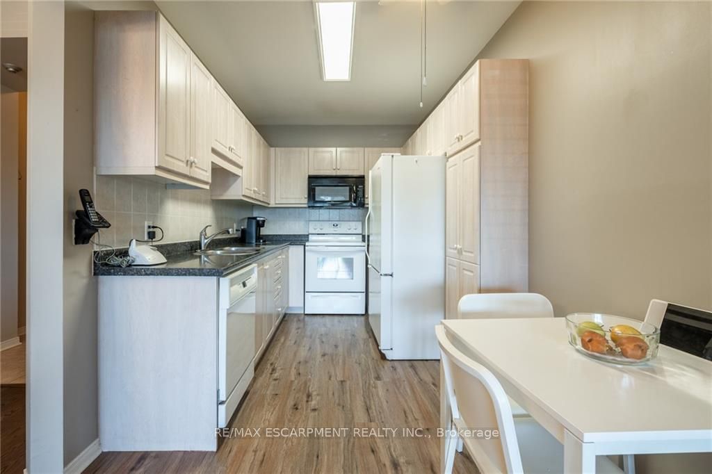 2075 Amherst Heights Dr, unit 208 for sale - image #12