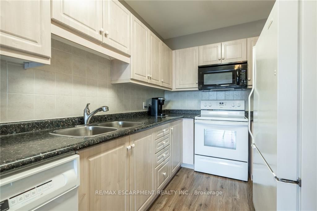 2075 Amherst Heights Dr, unit 208 for sale - image #13