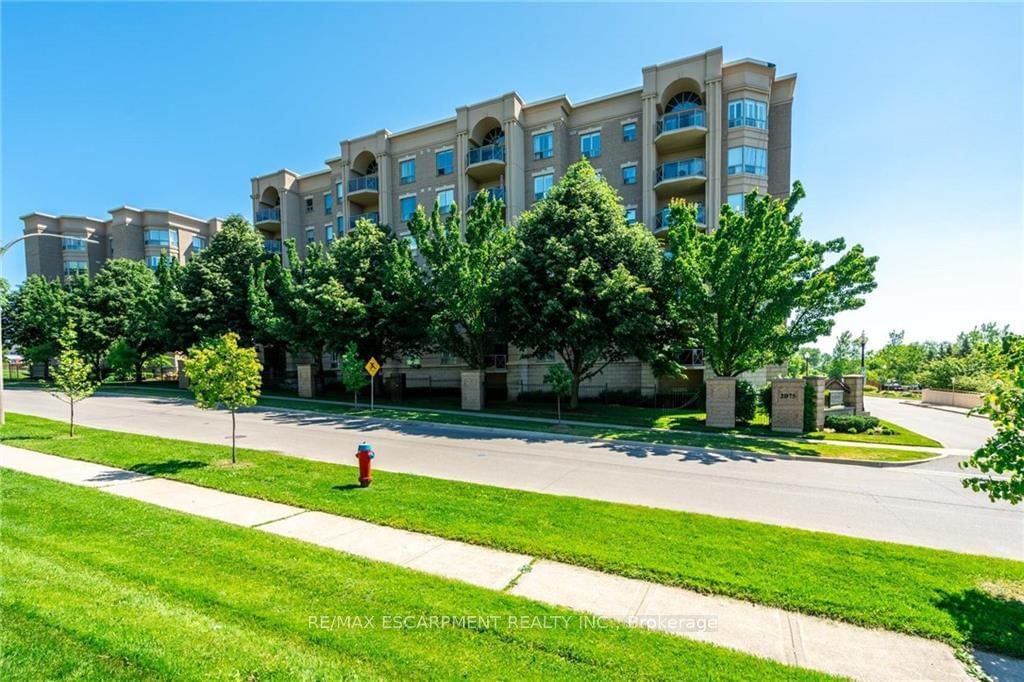 2075 Amherst Heights Dr, unit 208 for sale - image #2