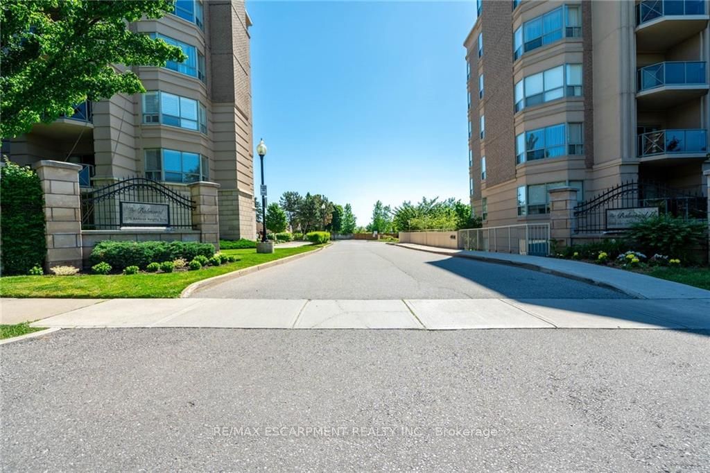 2075 Amherst Heights Dr, unit 208 for sale - image #3