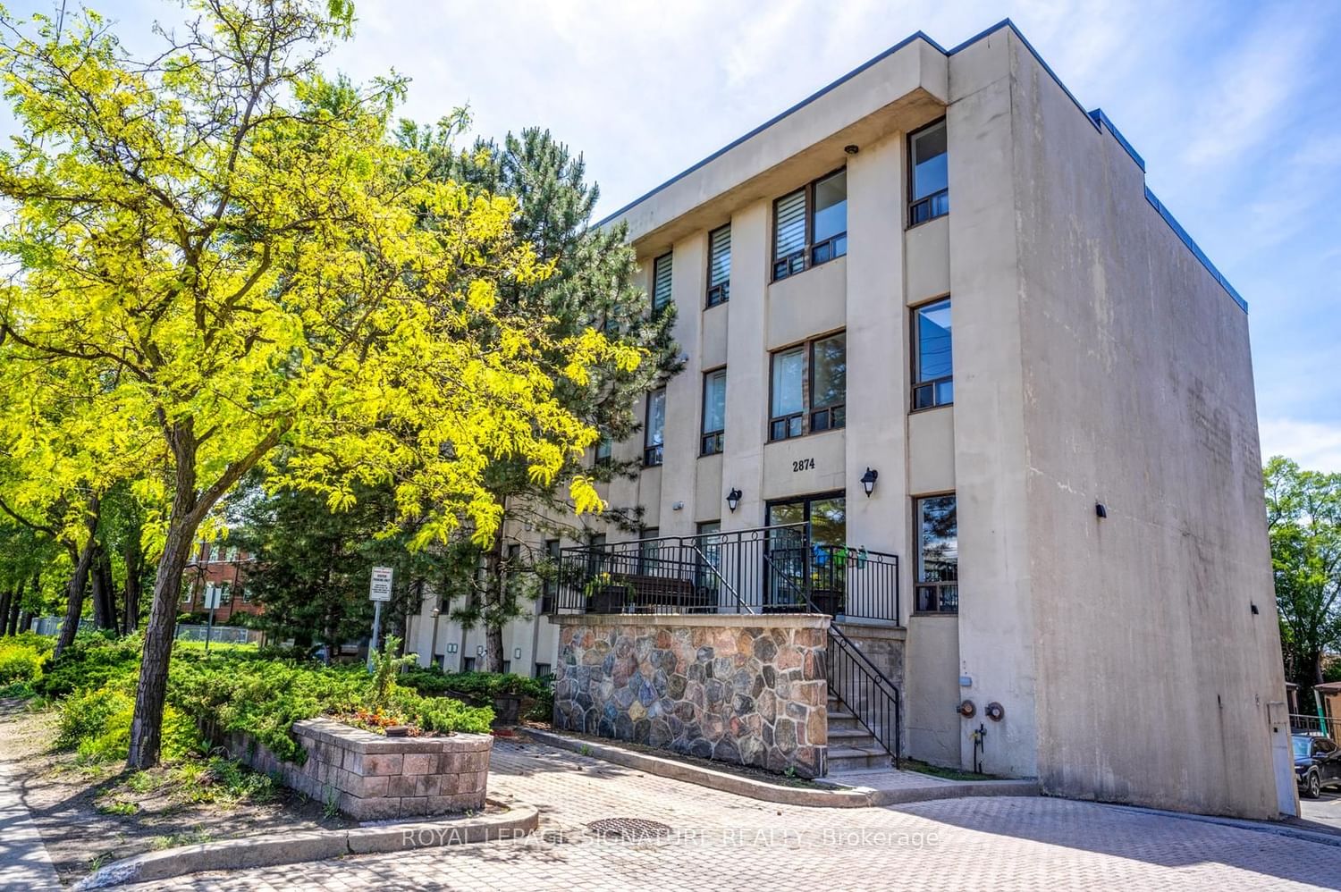 2874 Keele St, unit 304 for sale