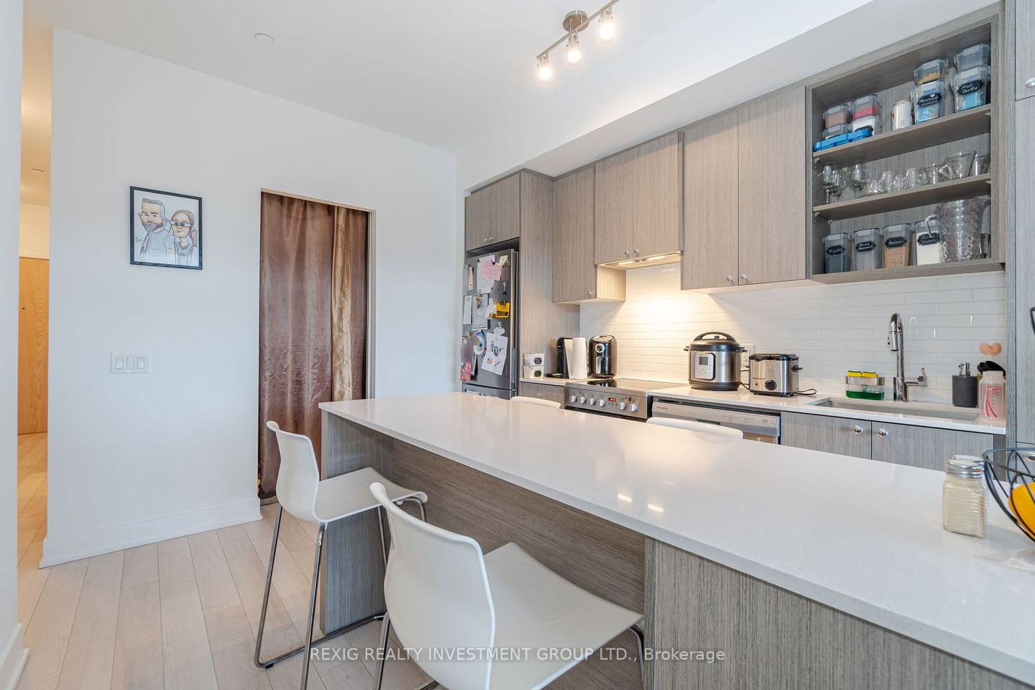 50 George Butchart Dr, unit 301 for sale - image #8