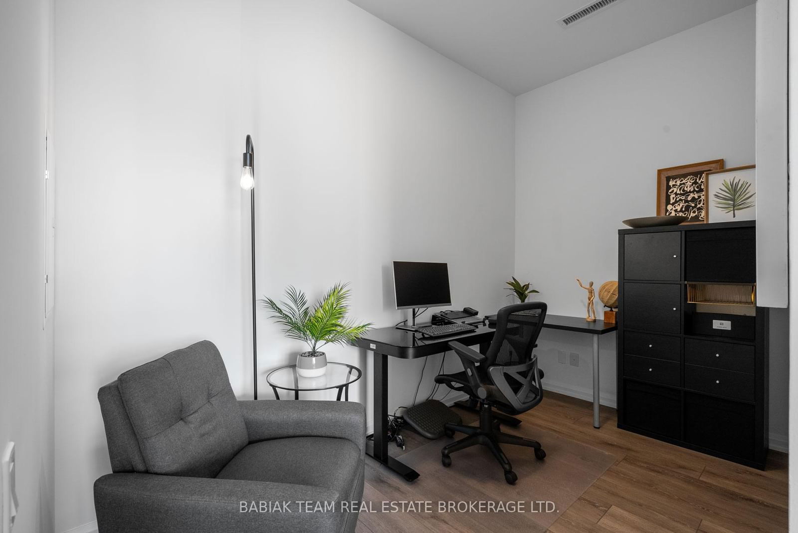 4208 Dundas St W, unit 809 for sale