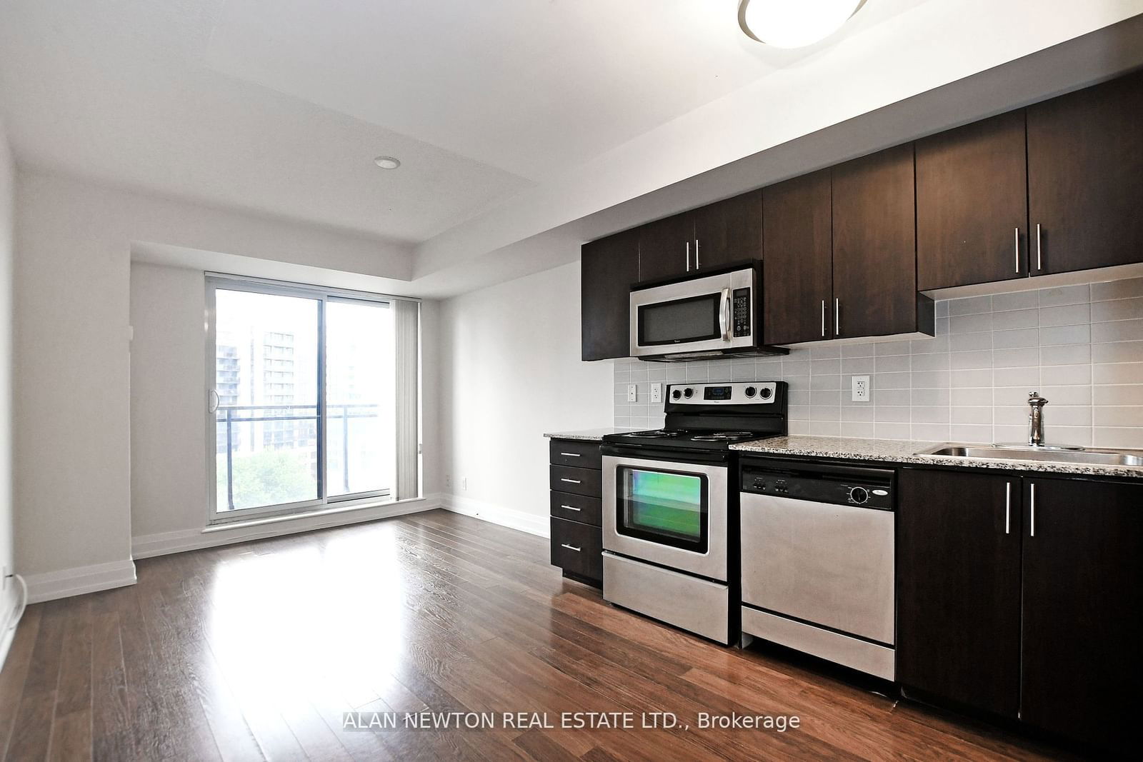 1 De Boers Dr, unit 614 for sale - image #7