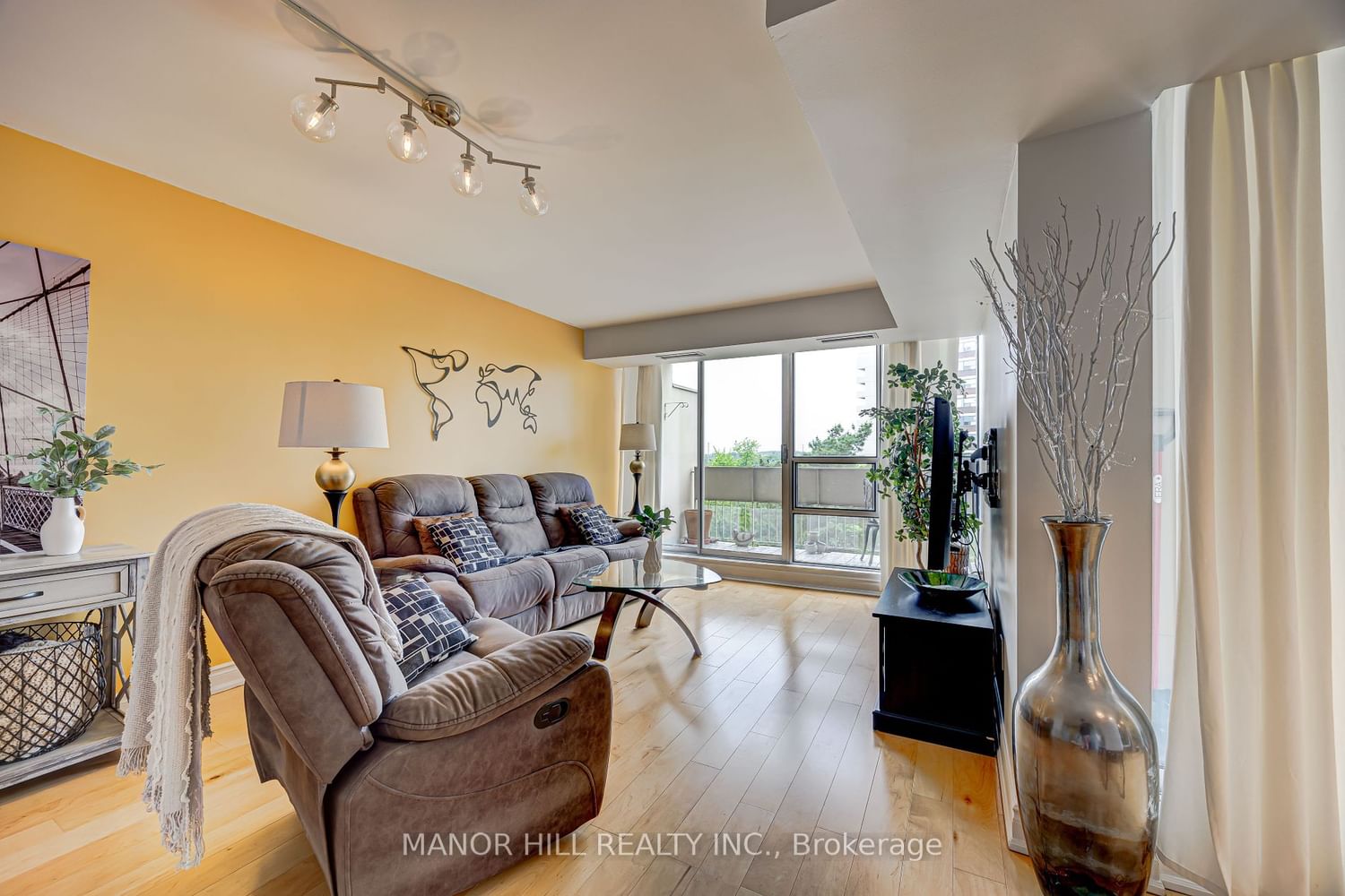 1300 Marlborough Crt, unit 523 for sale - image #19