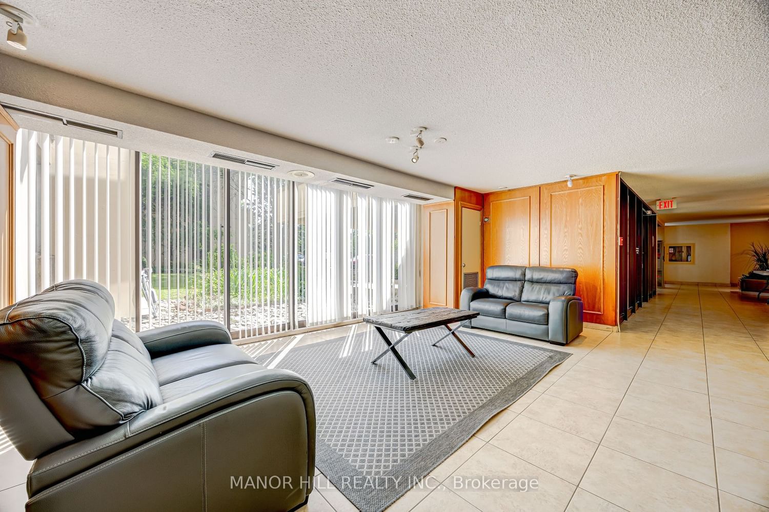 1300 Marlborough Crt, unit 523 for sale - image #3