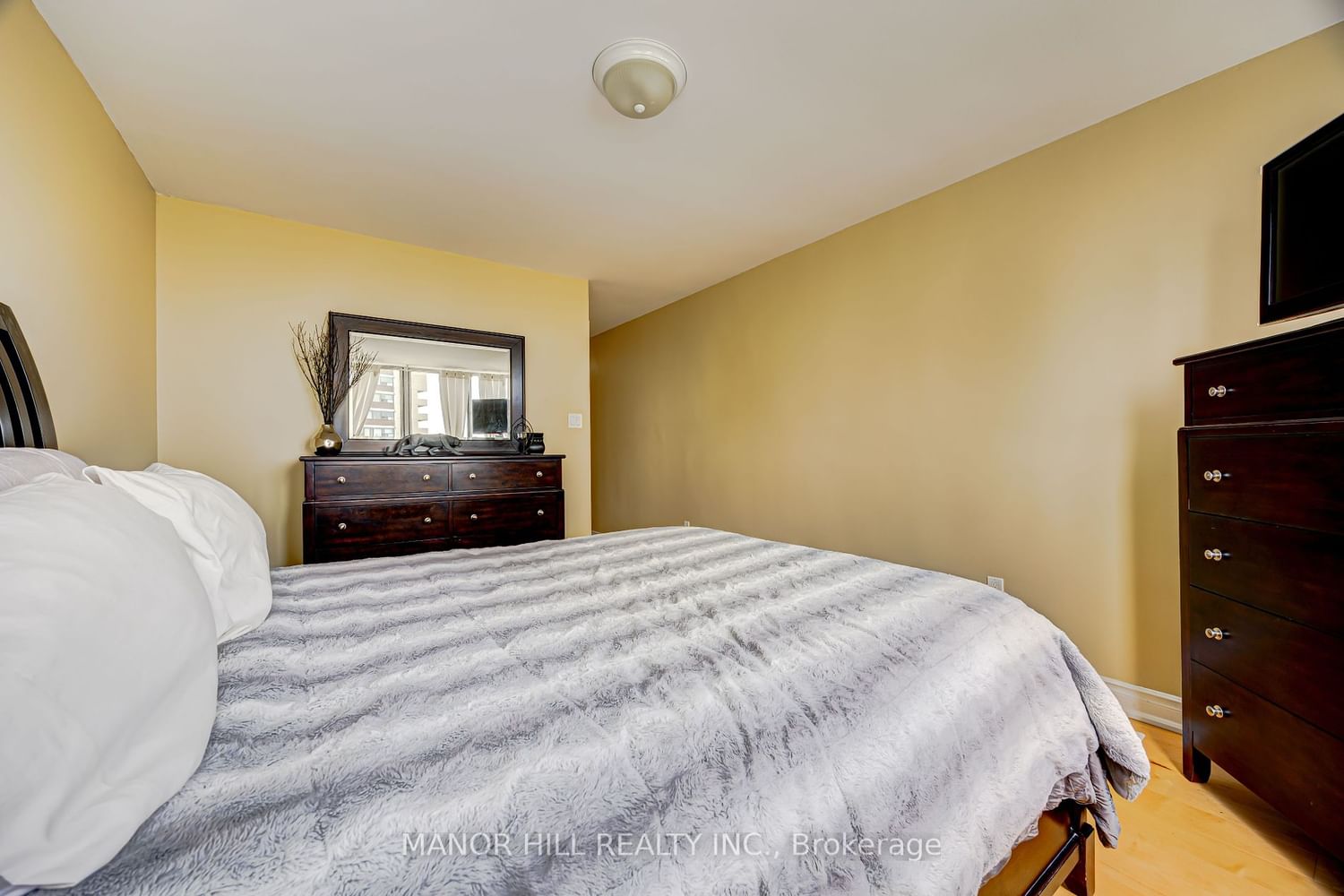 1300 Marlborough Crt, unit 523 for sale - image #31