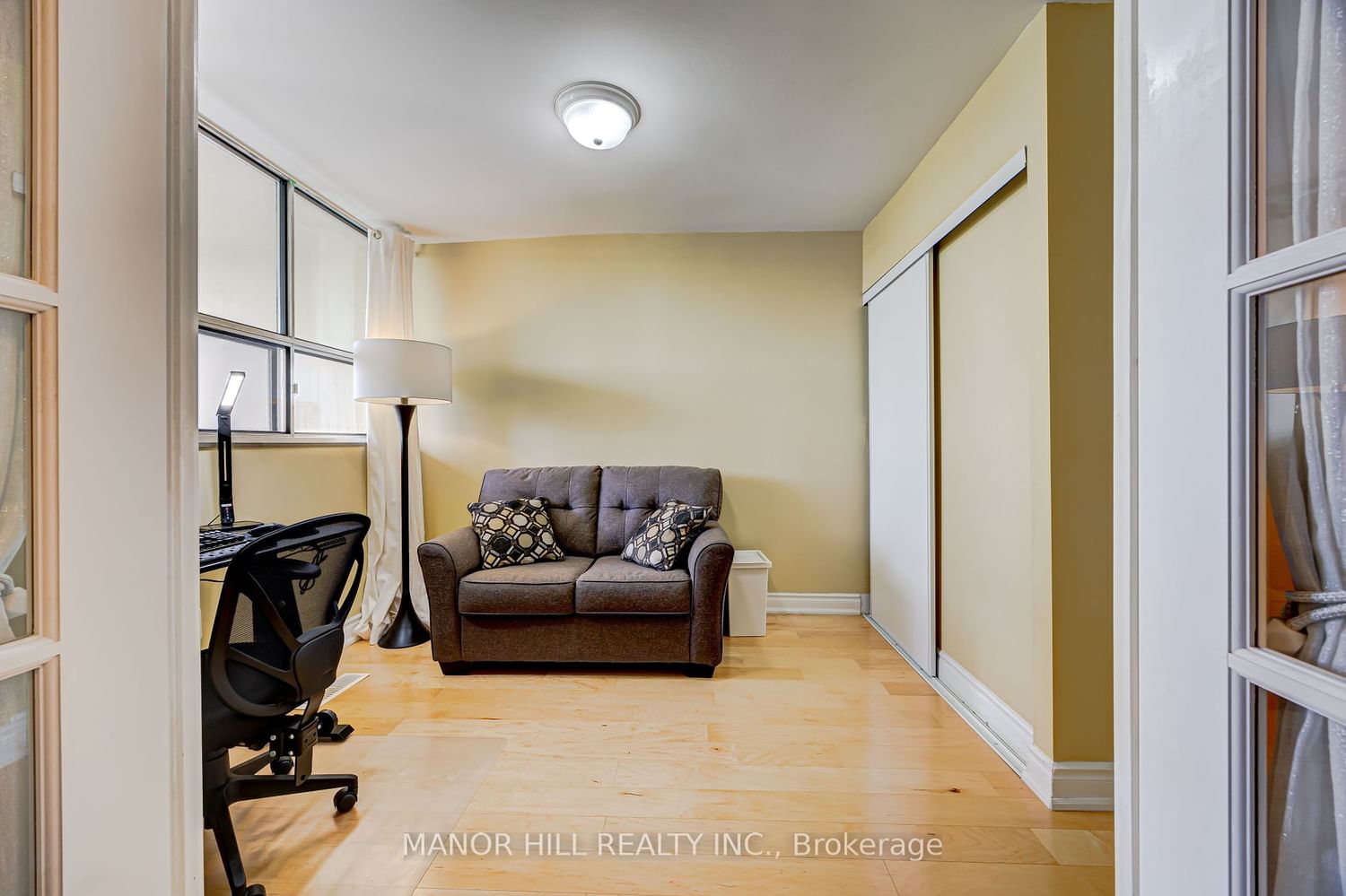 1300 Marlborough Crt, unit 523 for sale - image #36