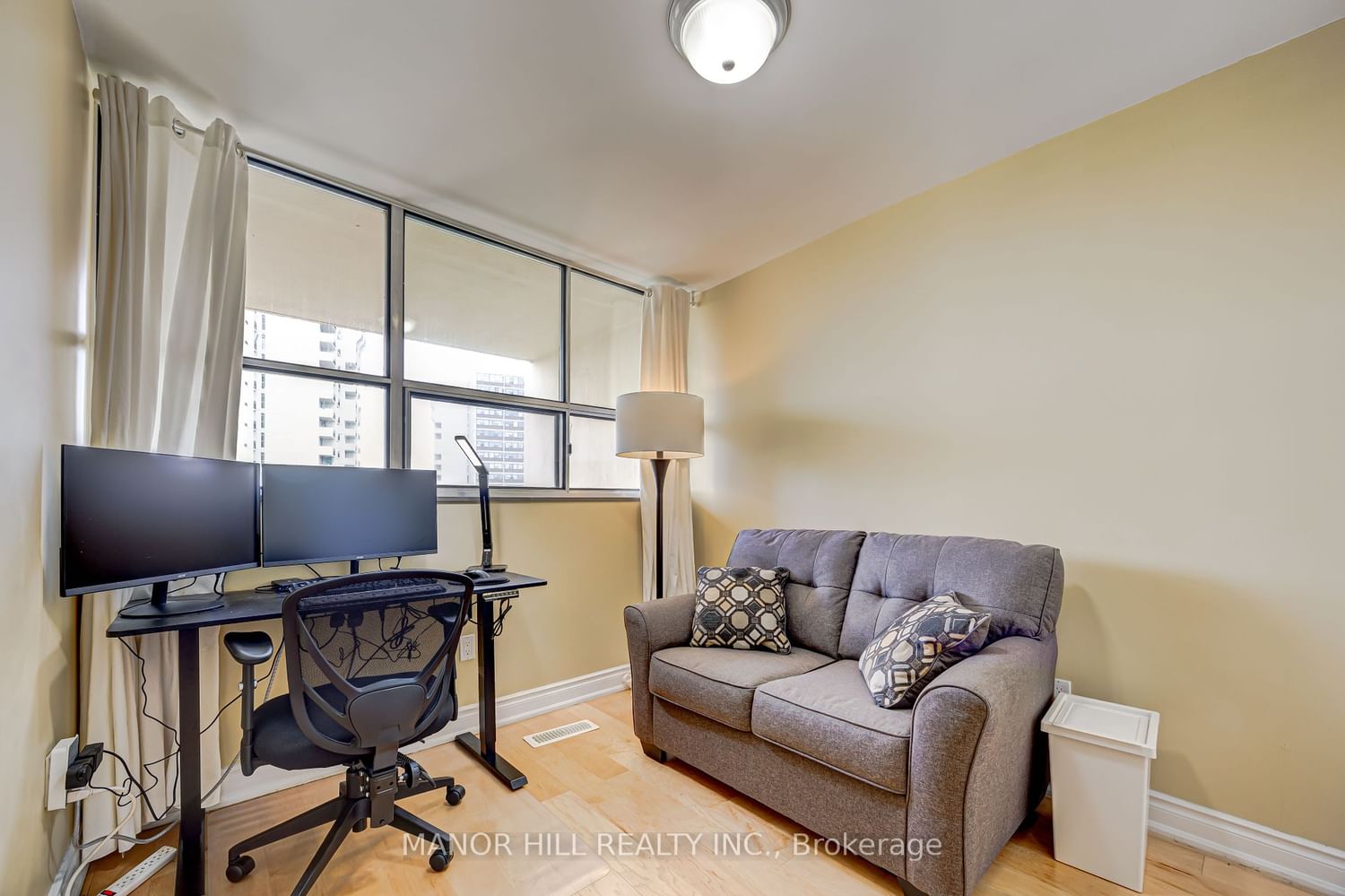 1300 Marlborough Crt, unit 523 for sale - image #37