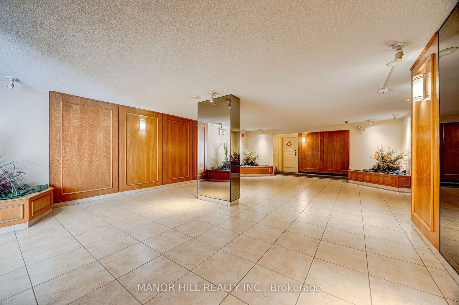 1300 Marlborough Crt, unit 523 for sale - image #5