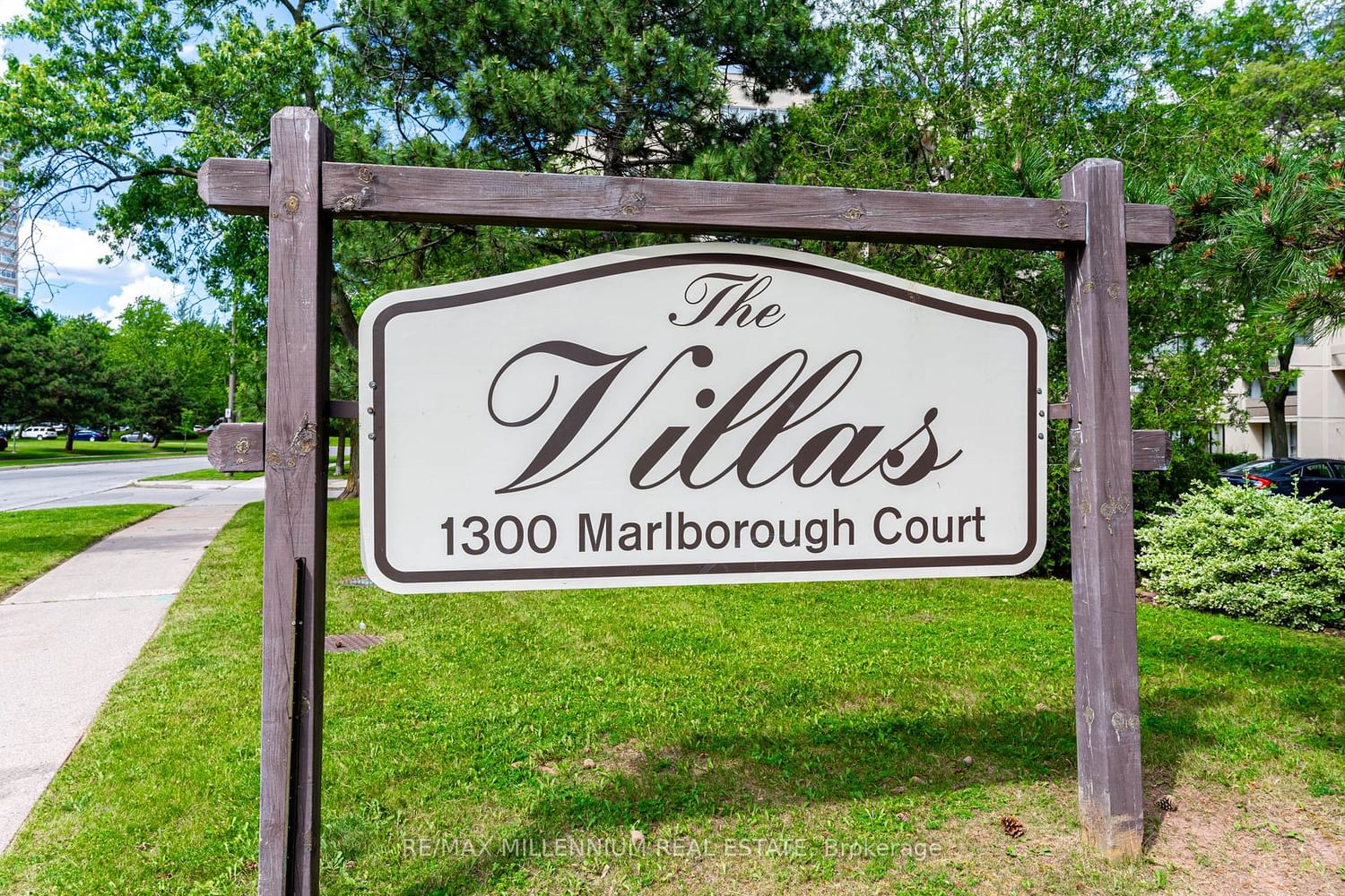 1300 Marlborough Crt, unit 308 for sale - image #1