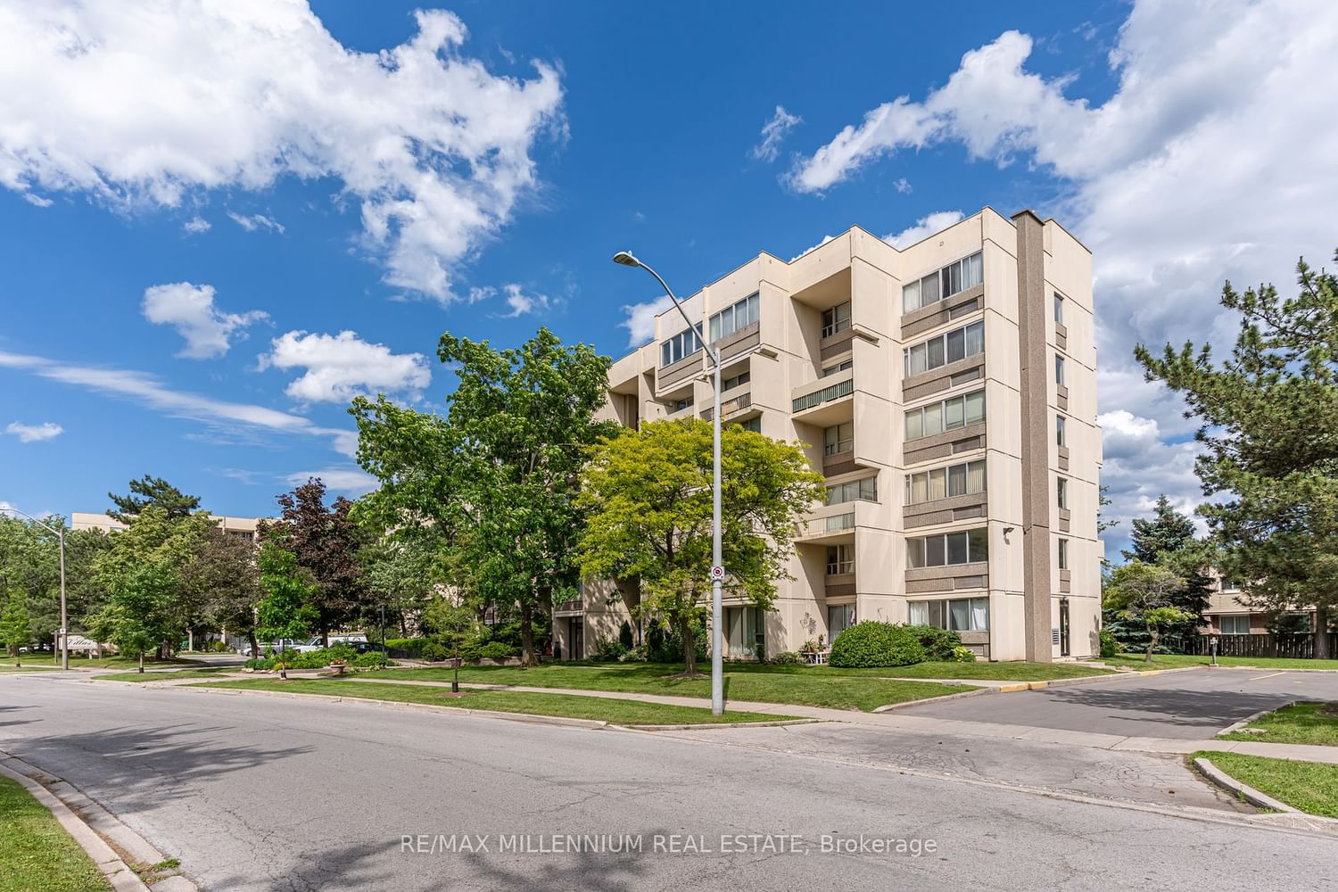 1300 Marlborough Crt, unit 308 for sale