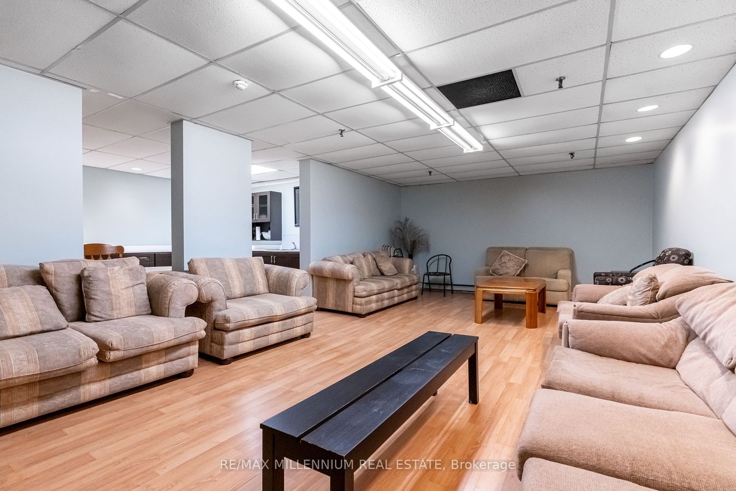 1300 Marlborough Crt, unit 308 for sale - image #37