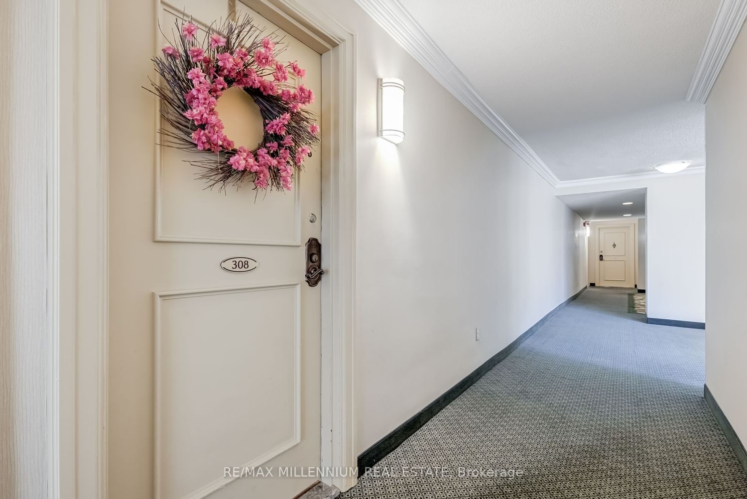 1300 Marlborough Crt, unit 308 for sale - image #4