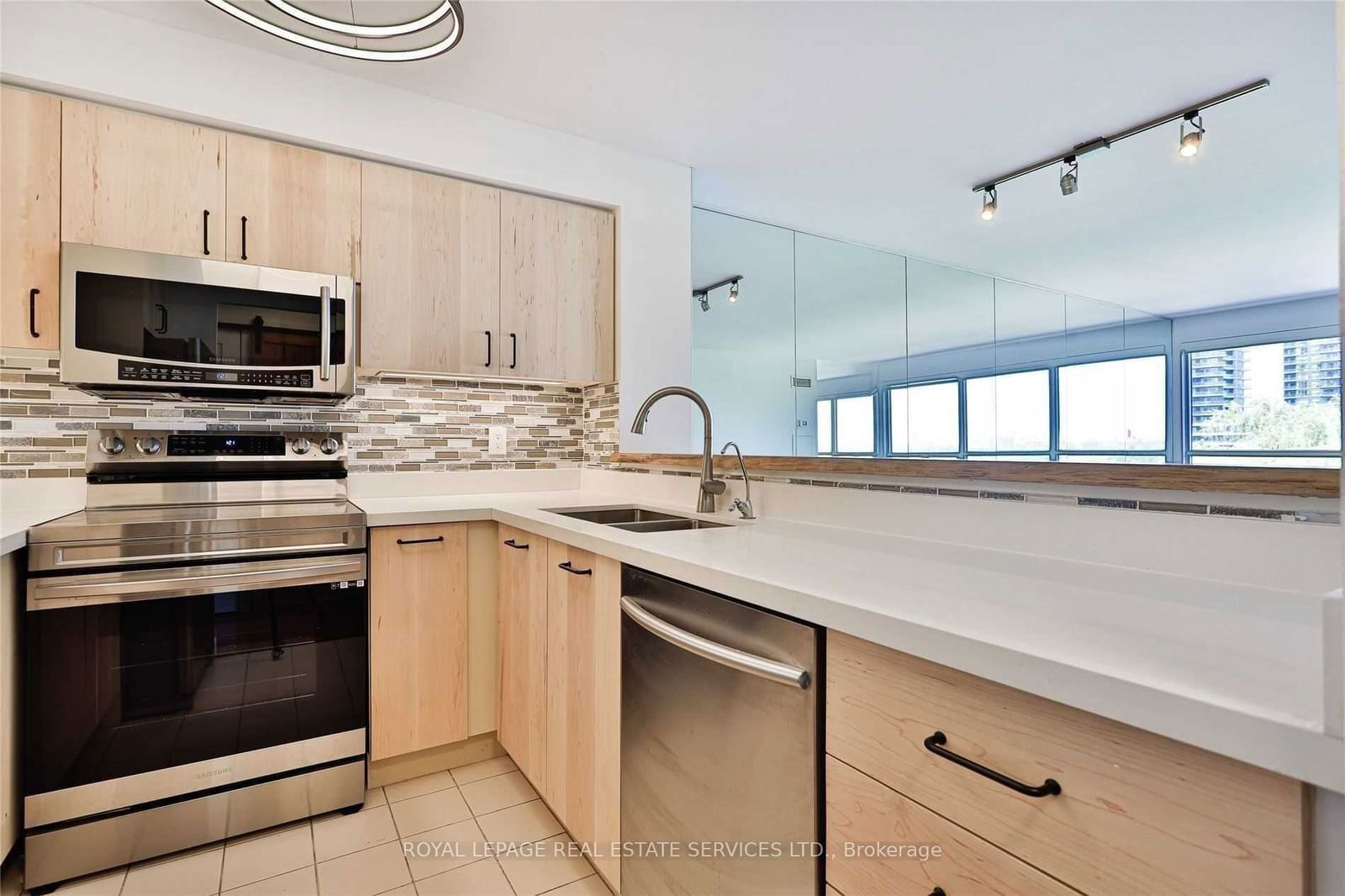 2261 Lake Shore Blvd W, unit 608 for sale - image #4