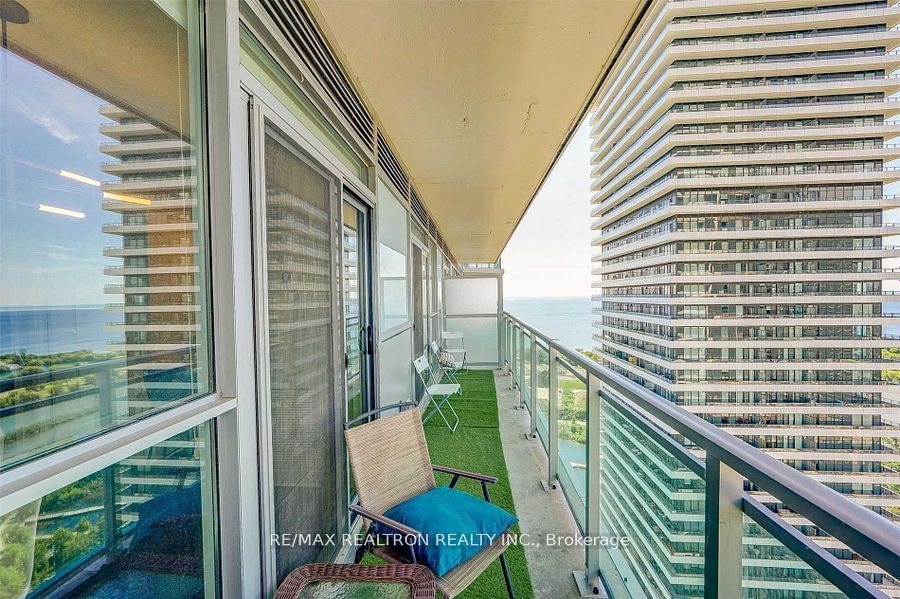 33 Shore Breeze Dr, unit 2501 for rent