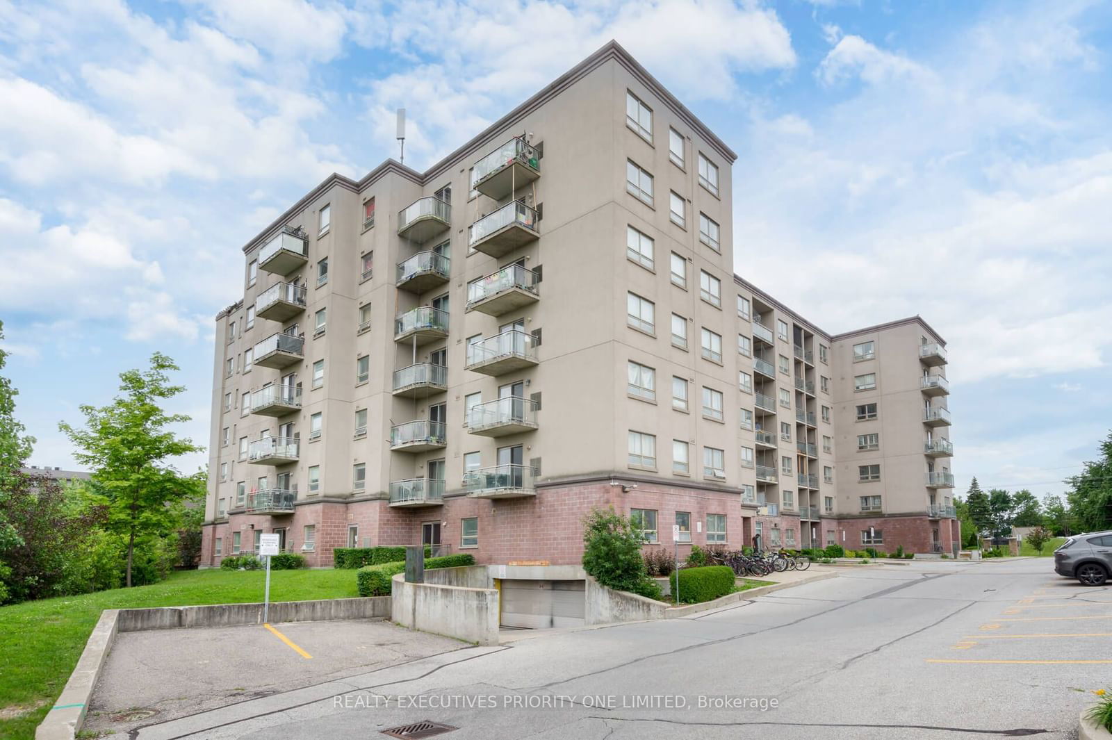 7405 Goreway Dr, unit 112 for sale - image #1