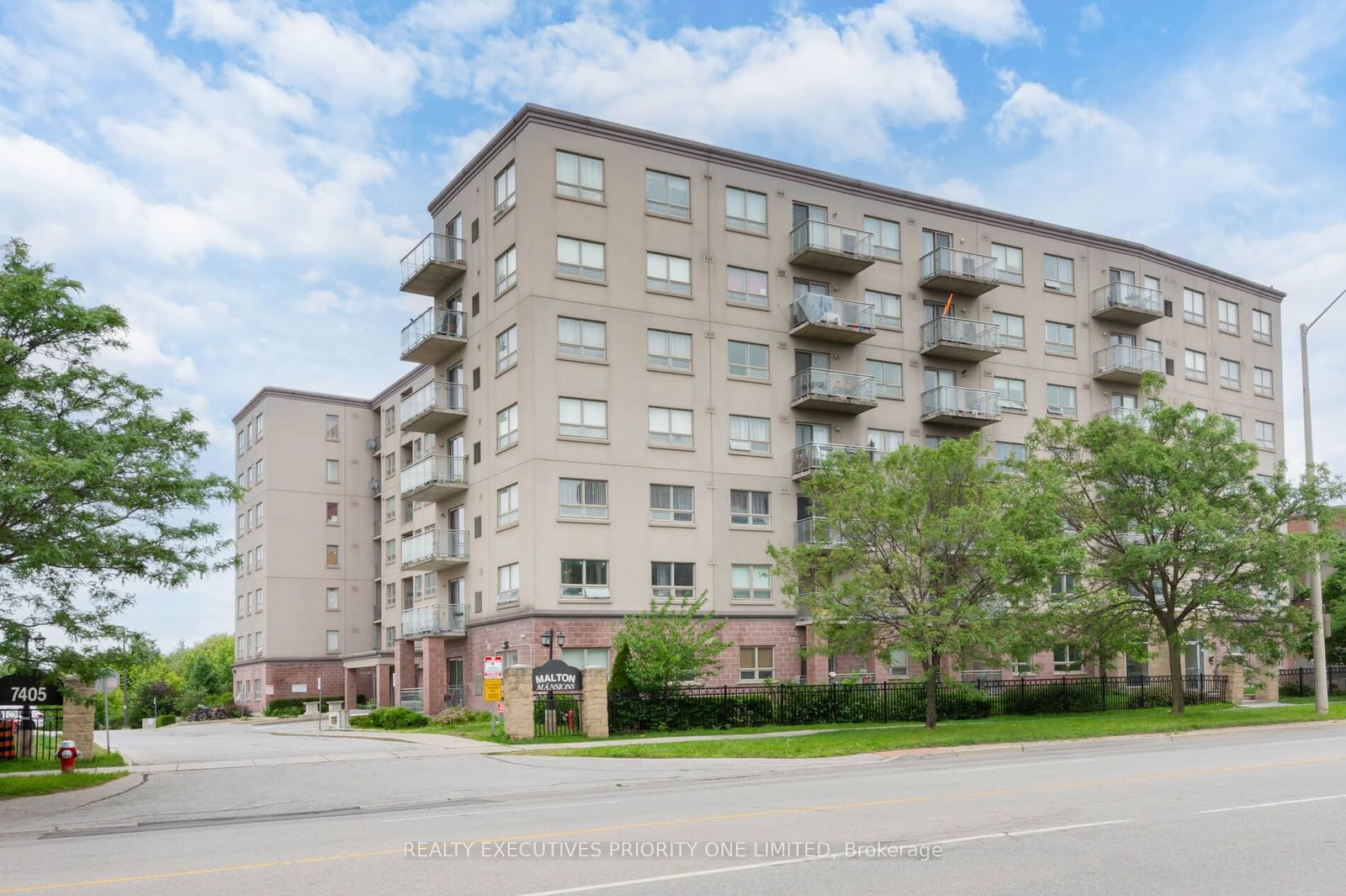 7405 Goreway Dr, unit 112 for sale