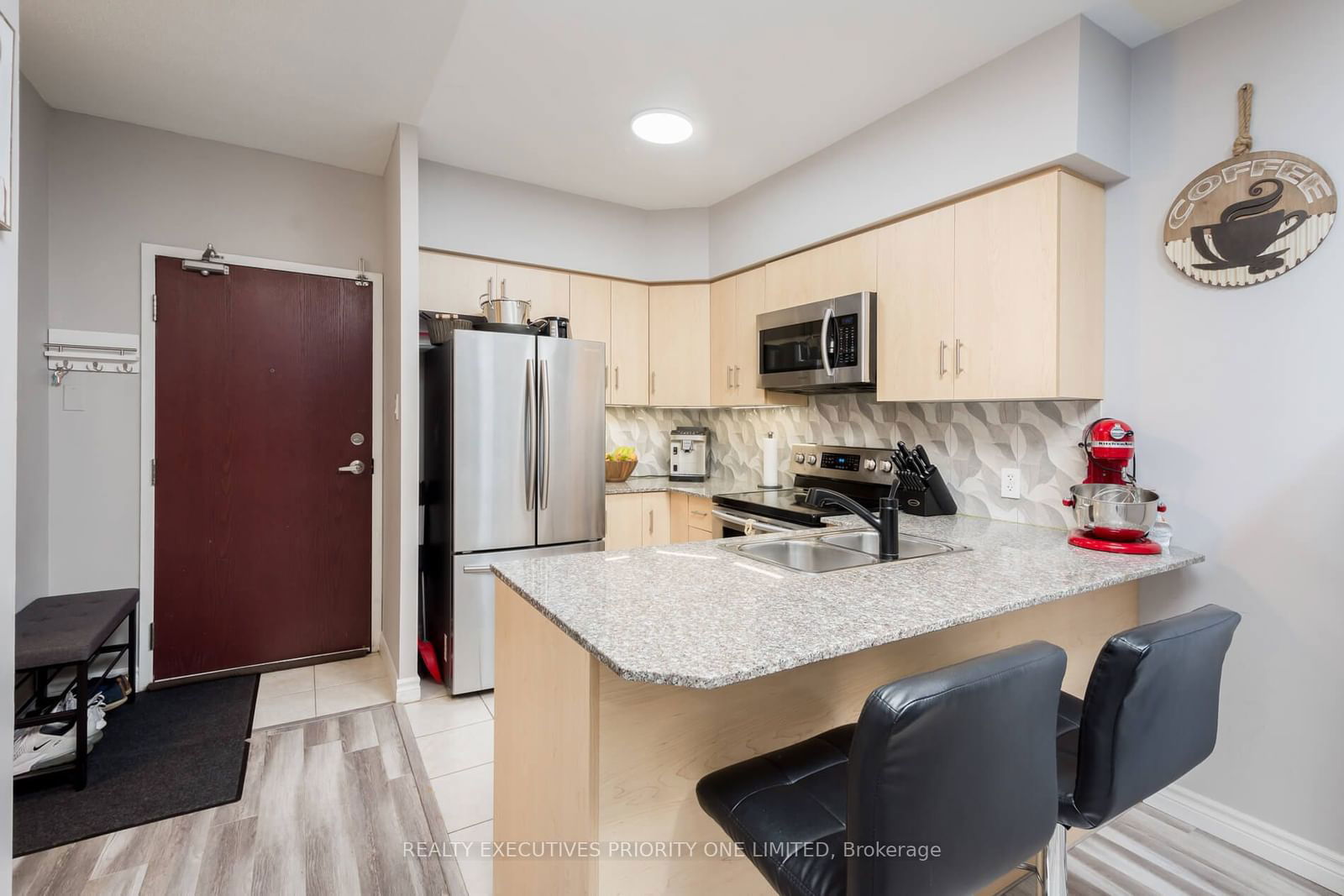 7405 Goreway Dr, unit 112 for sale - image #8