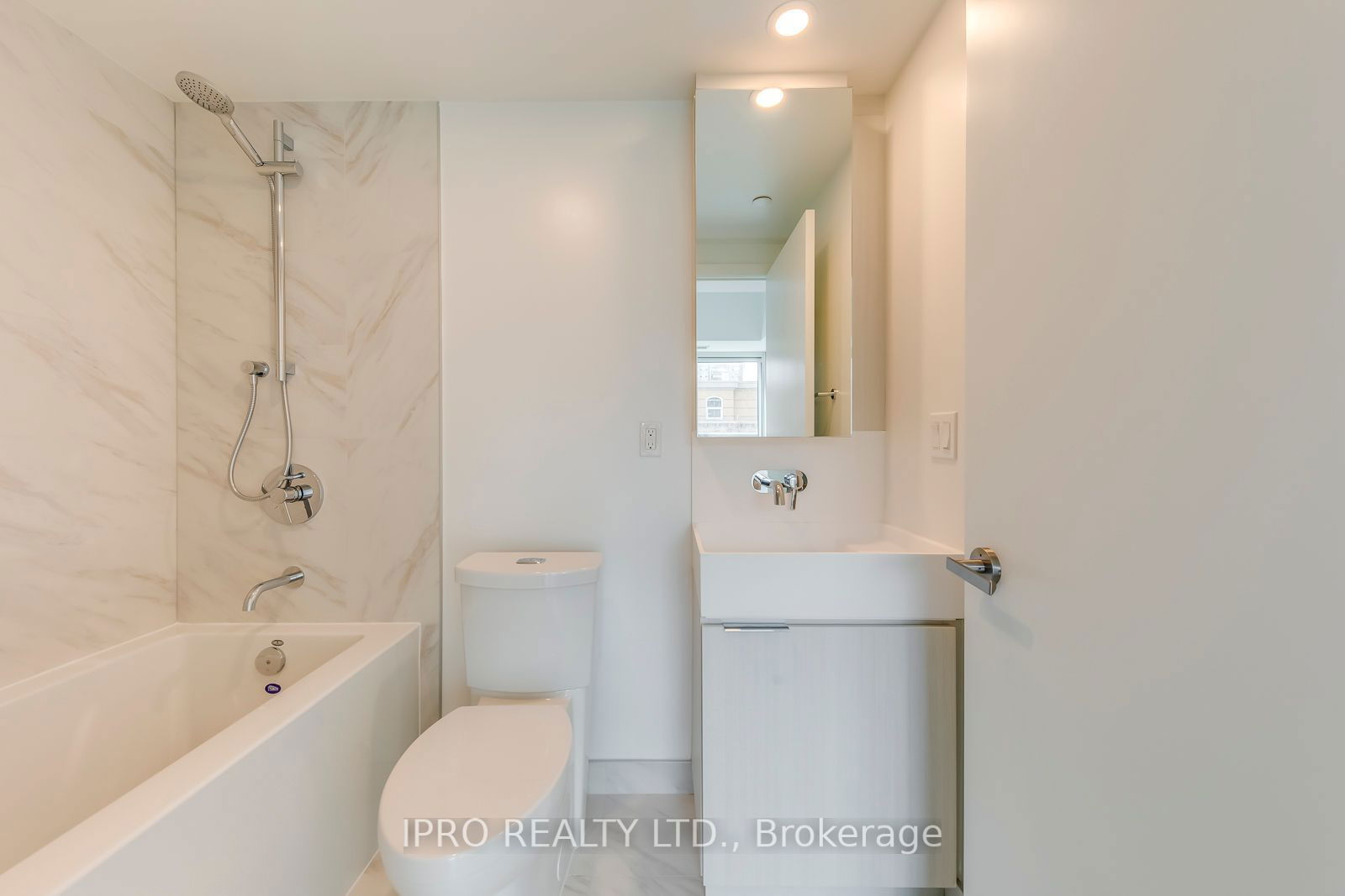 370 Martha St, unit 303 for sale - image #11