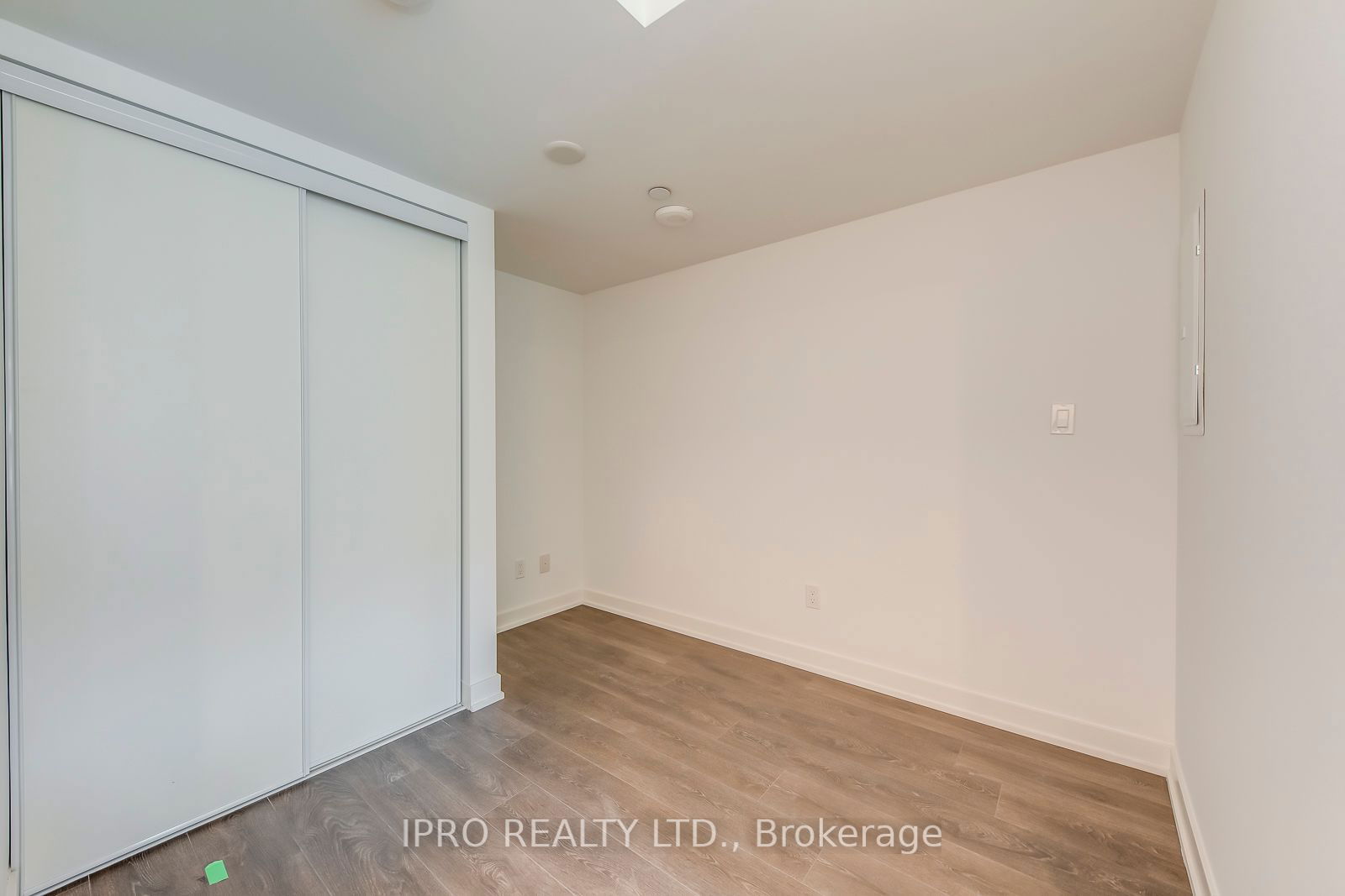 370 Martha St, unit 303 for sale - image #13