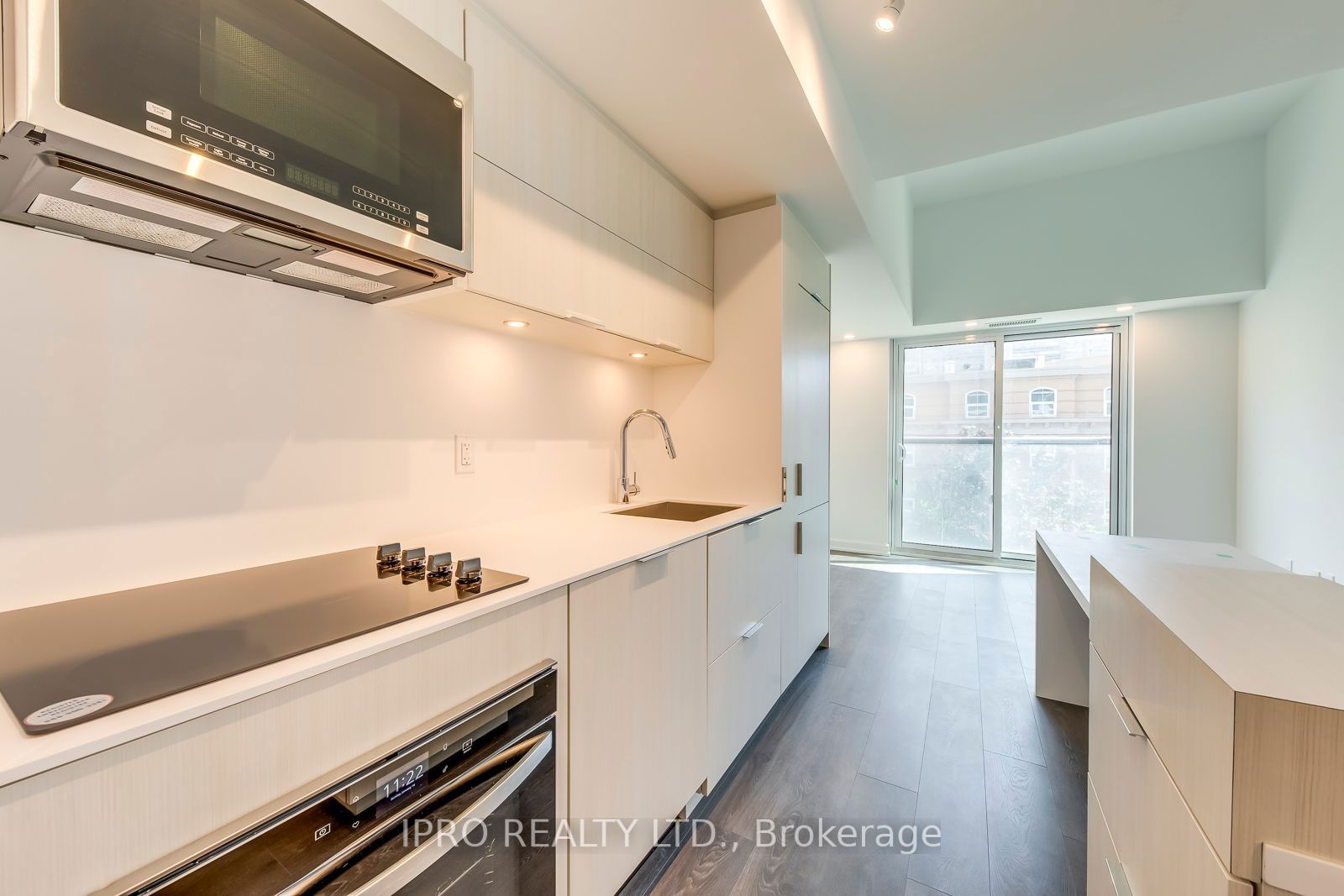 370 Martha St, unit 303 for sale - image #4