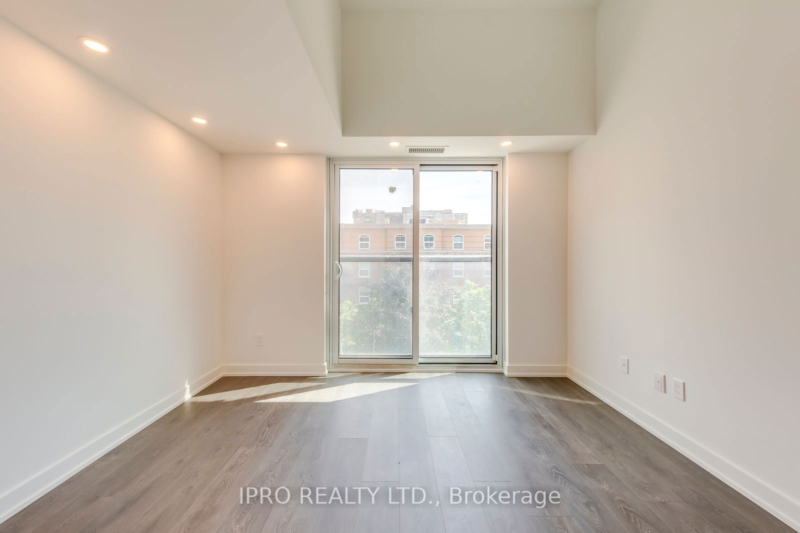 370 Martha St, unit 303 for sale - image #7