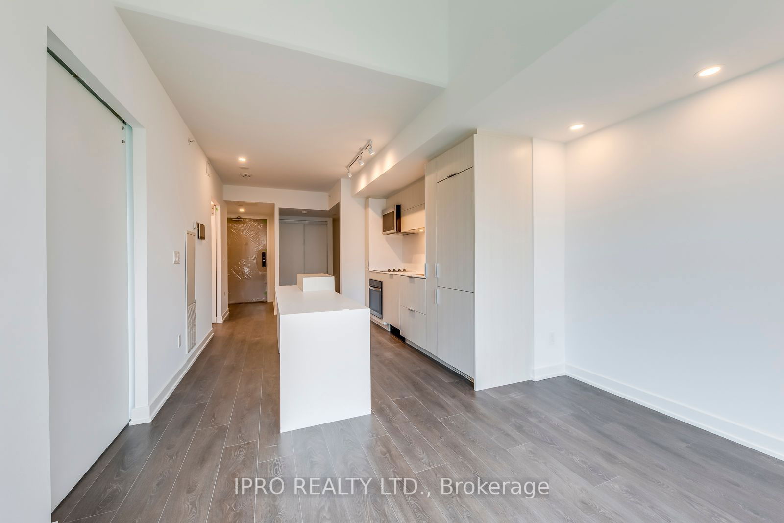 370 Martha St, unit 303 for sale - image #8