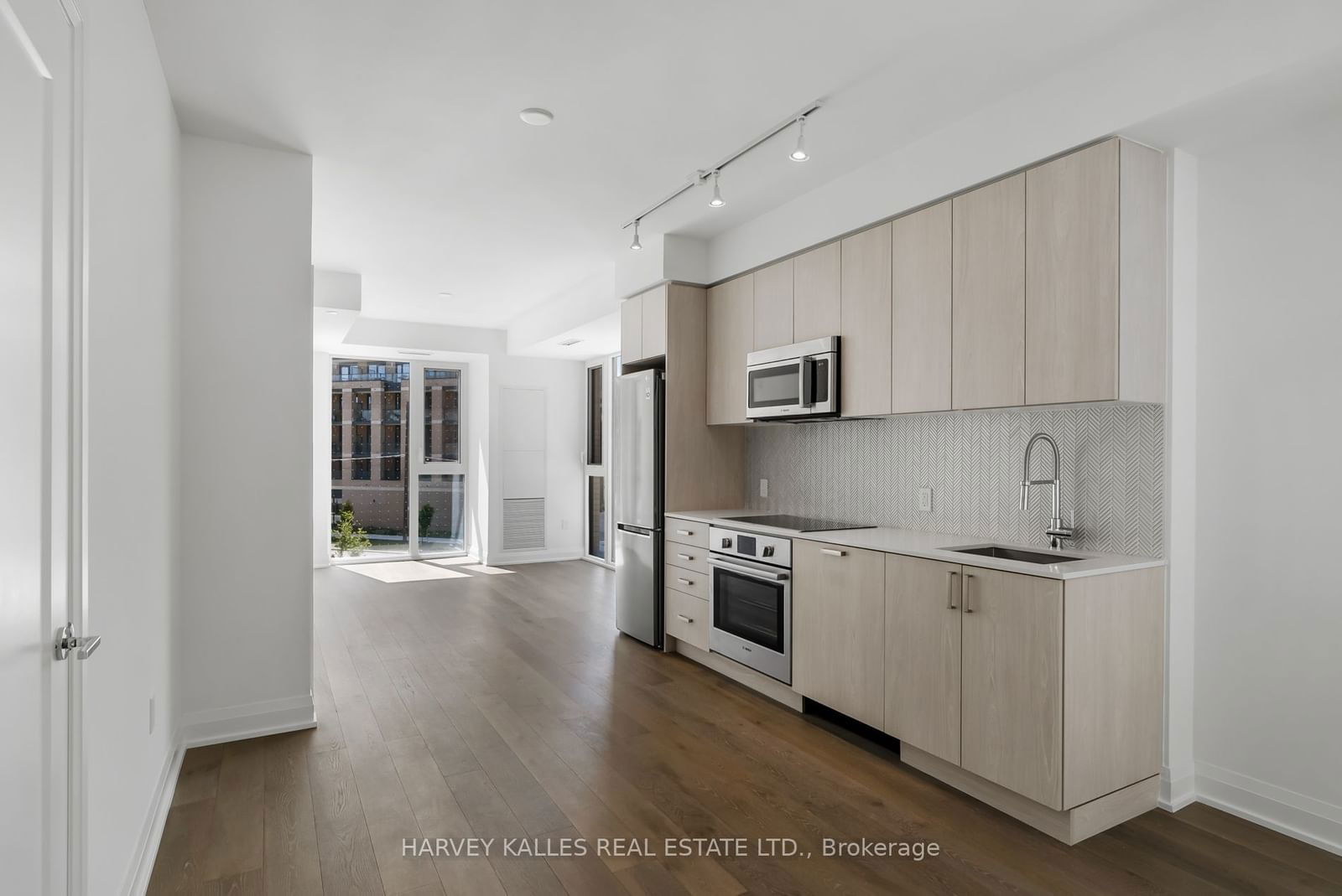 293 The Kingsway, unit 305 for sale - image #2