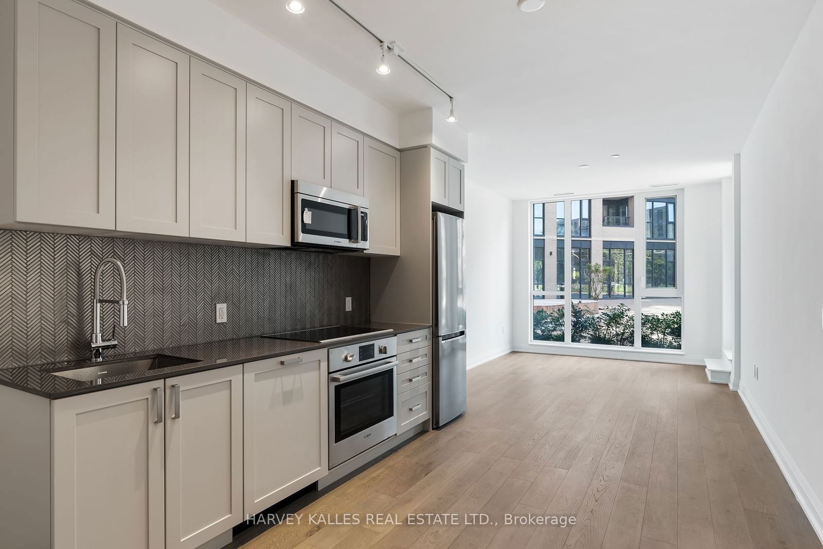 293 The Kingsway, unit 102 for sale - image #1