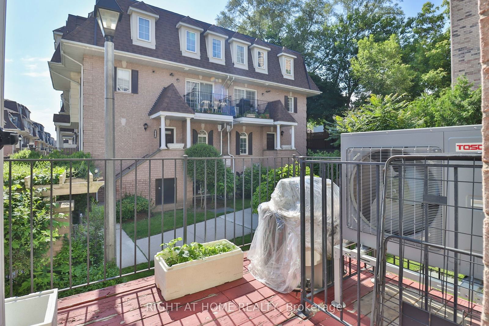 Sidney Belsey Crescent Townhomes, York Crosstown, Toronto