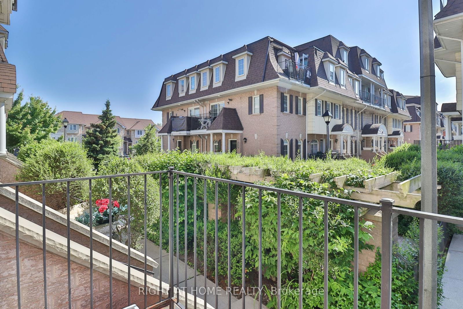 Sidney Belsey Crescent Townhomes, York Crosstown, Toronto