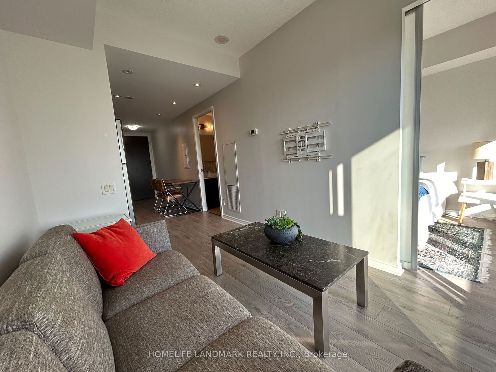 105 The Queensway, unit 909 for sale - image #23