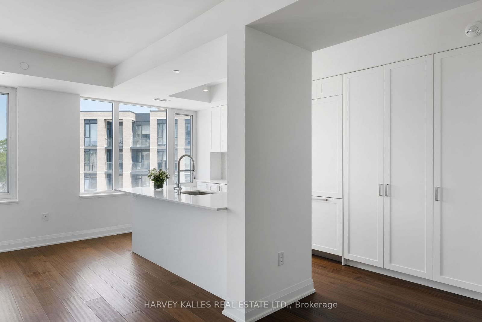 293 The Kingsway, unit 519 for sale - image #4