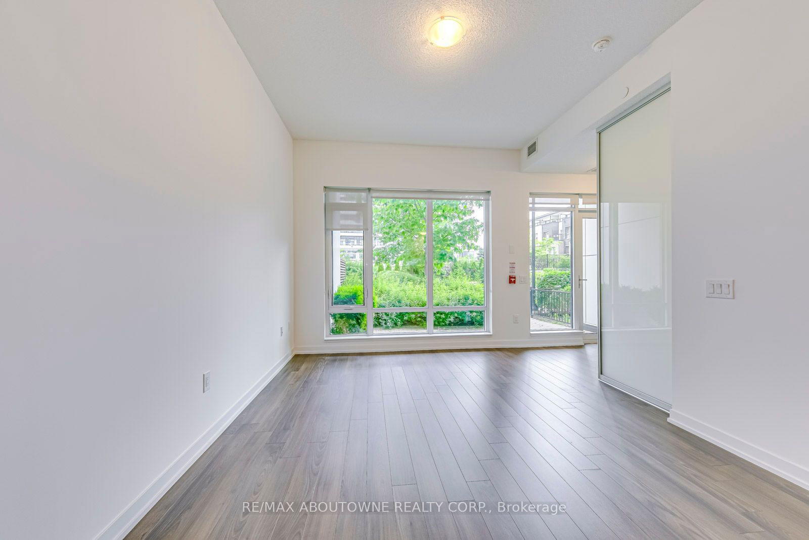 2560 Eglinton Ave W, unit TH101 for sale - image #13