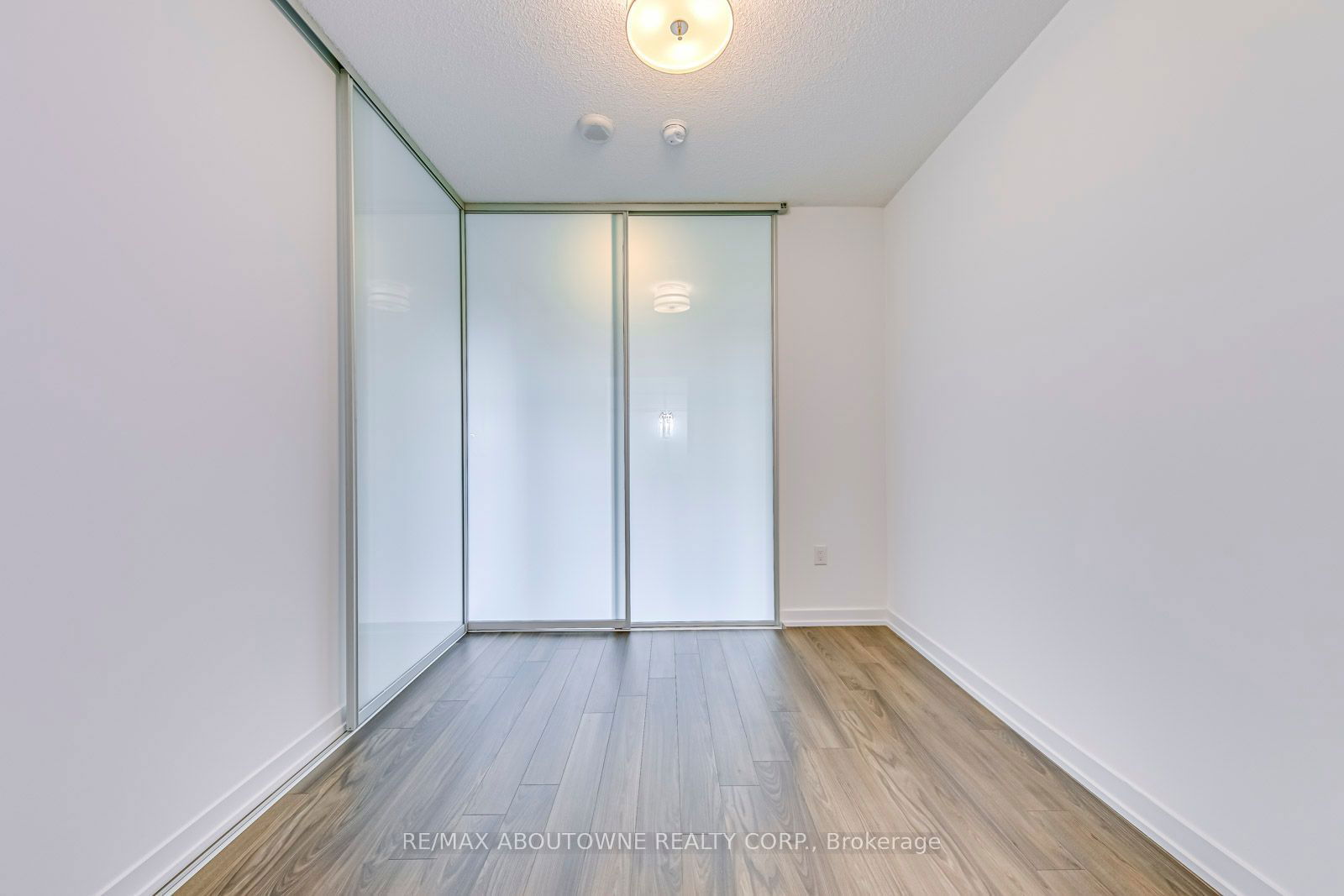 2560 Eglinton Ave W, unit TH101 for sale - image #17