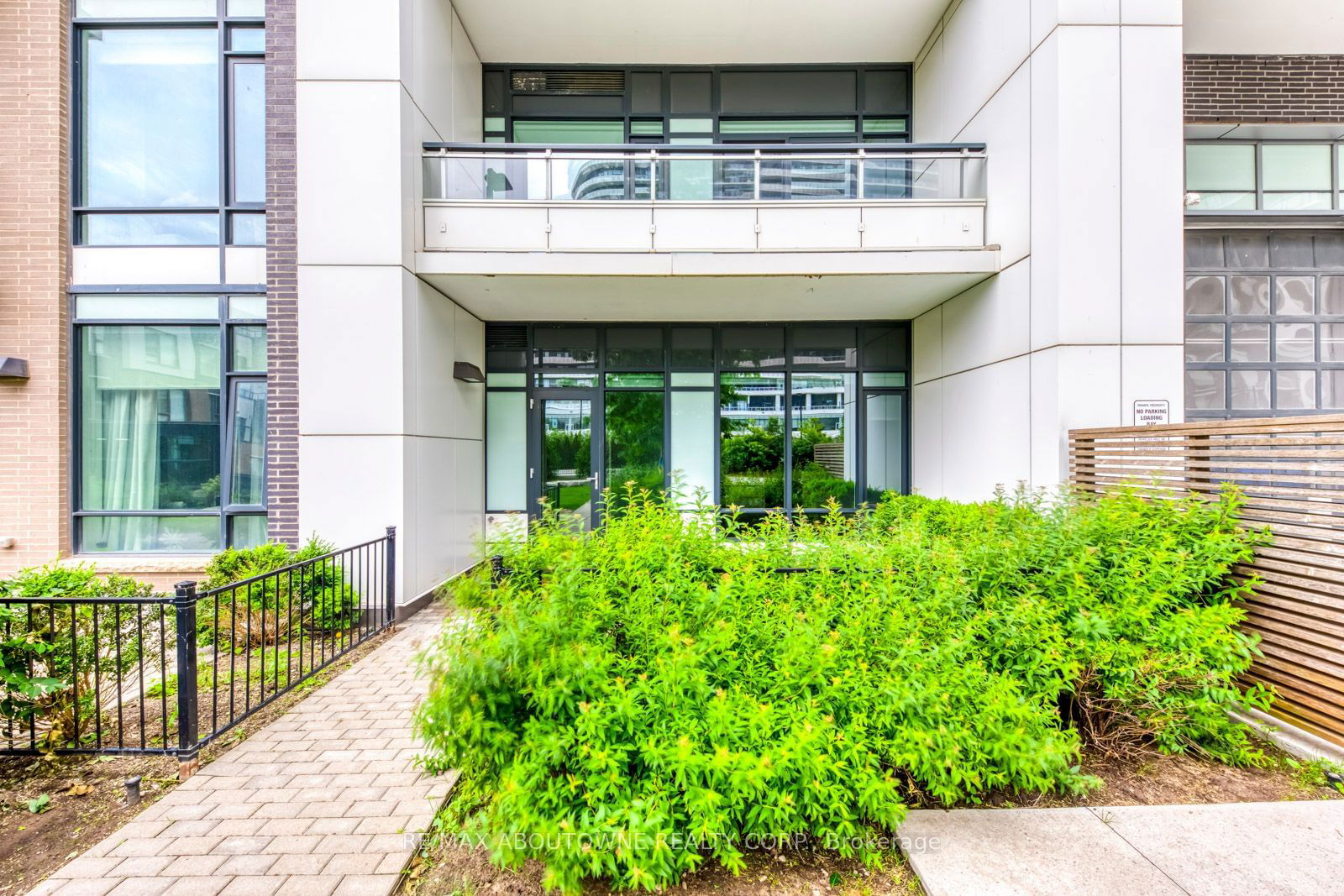 The West Tower Condos, Mississauga, Toronto