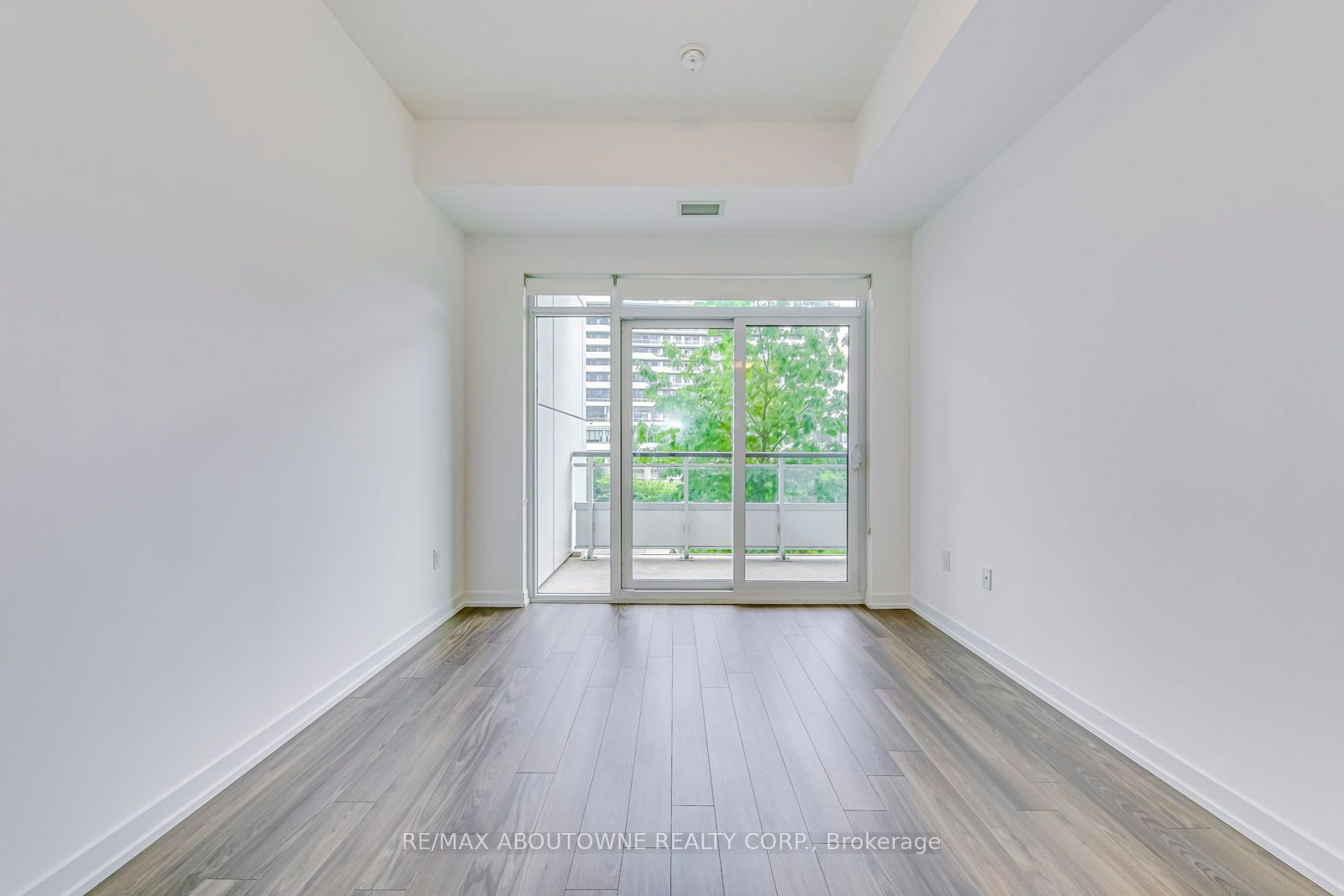 2560 Eglinton Ave W, unit TH101 for sale - image #24