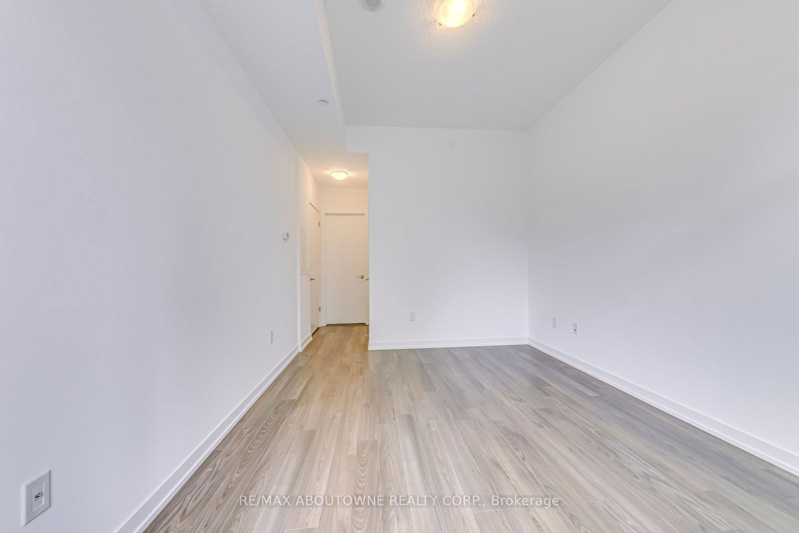 2560 Eglinton Ave W, unit TH101 for sale - image #25