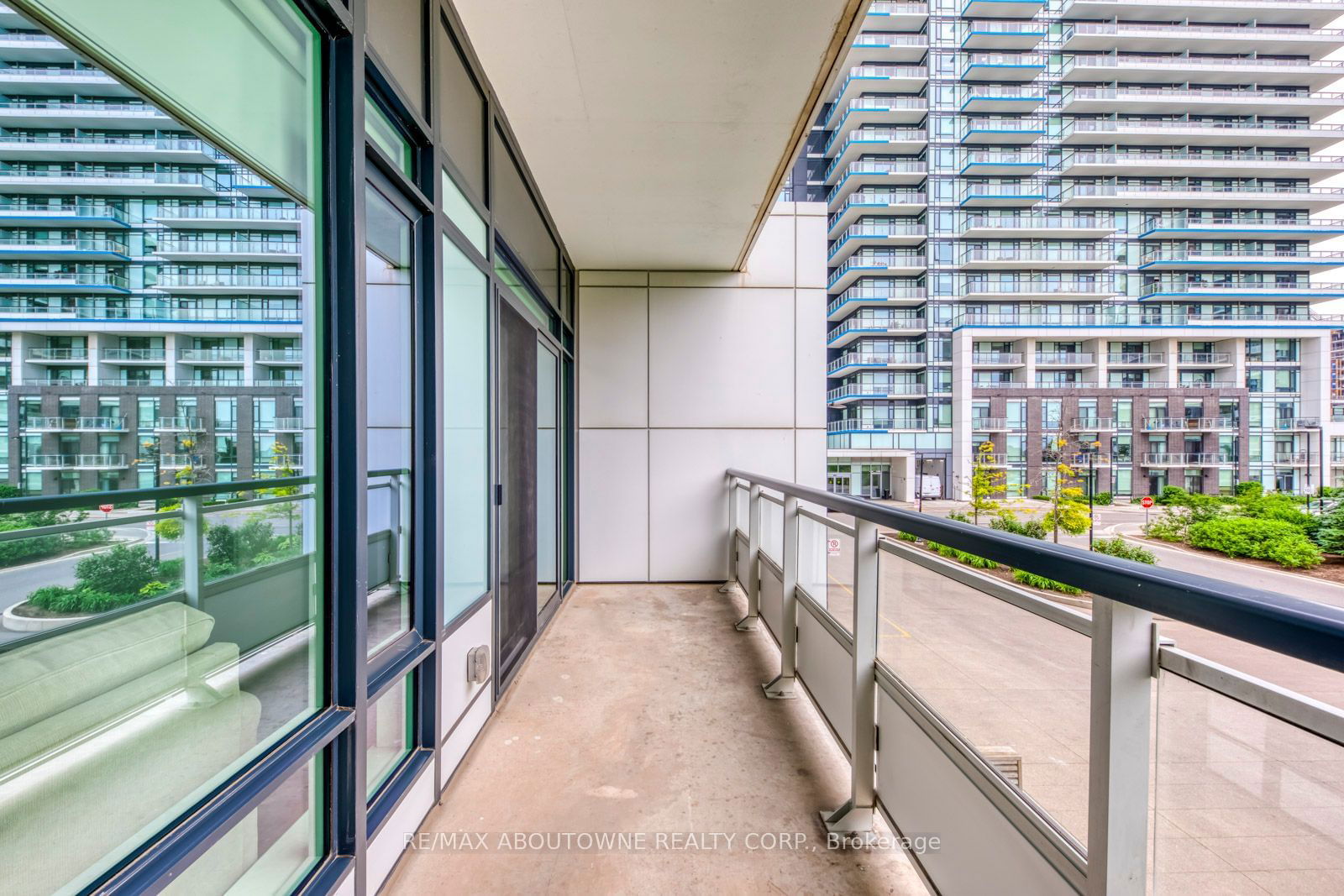 2560 Eglinton Ave W, unit TH101 for sale - image #27