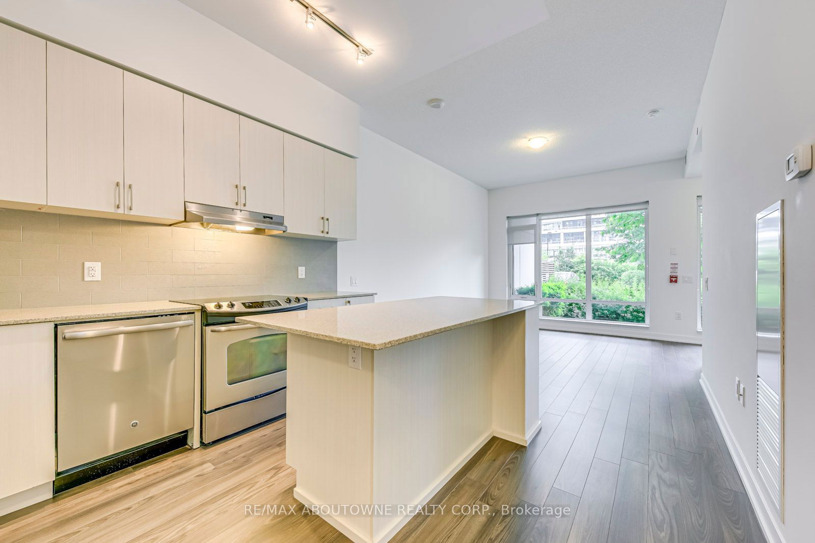 2560 Eglinton Ave W, unit TH101 for sale - image #8