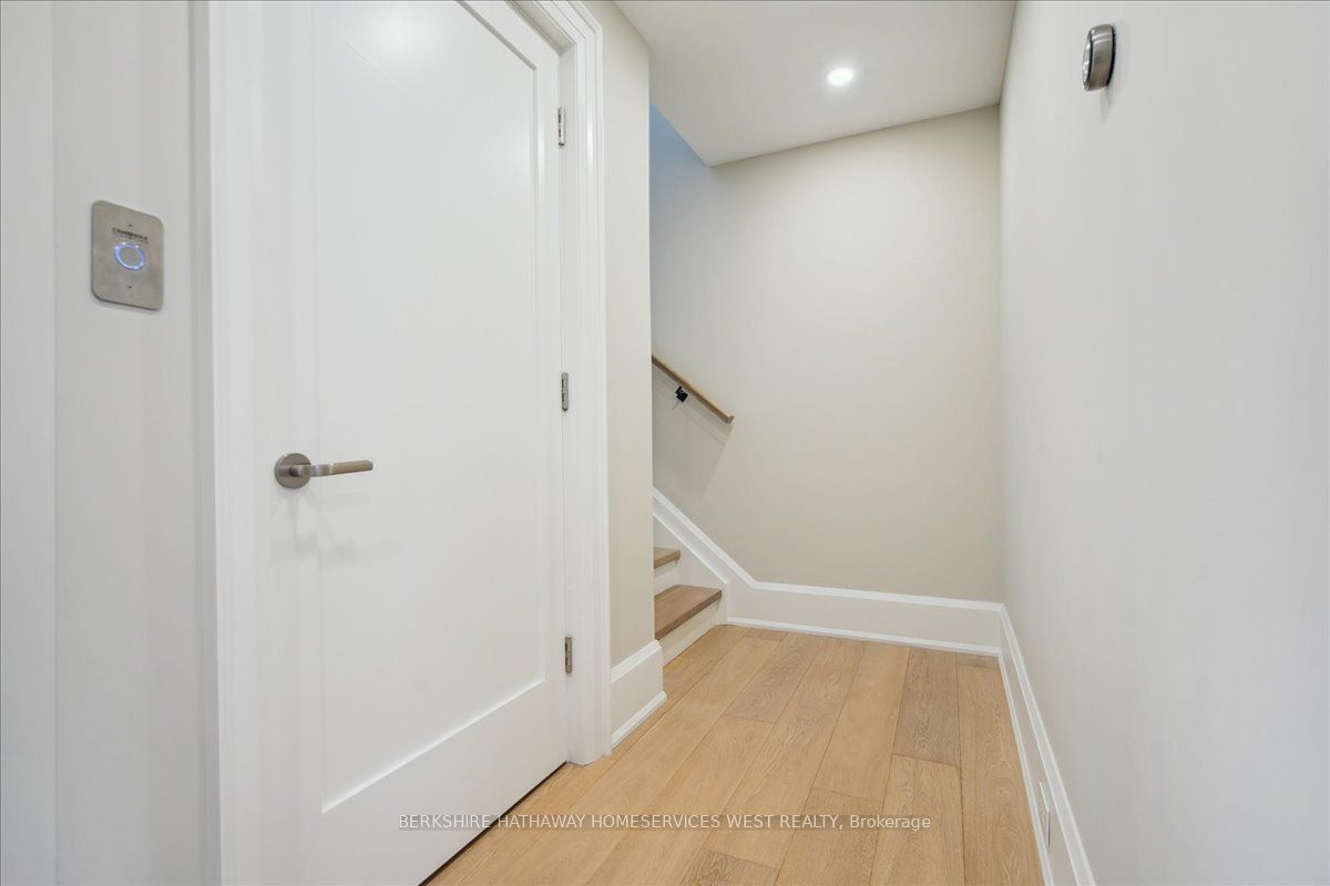 336 Robinson St, unit 2 for sale - image #18