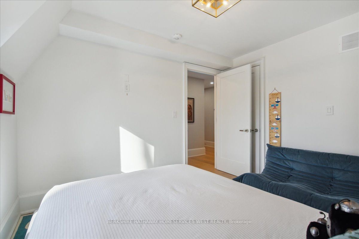 336 Robinson St, unit 2 for sale - image #20